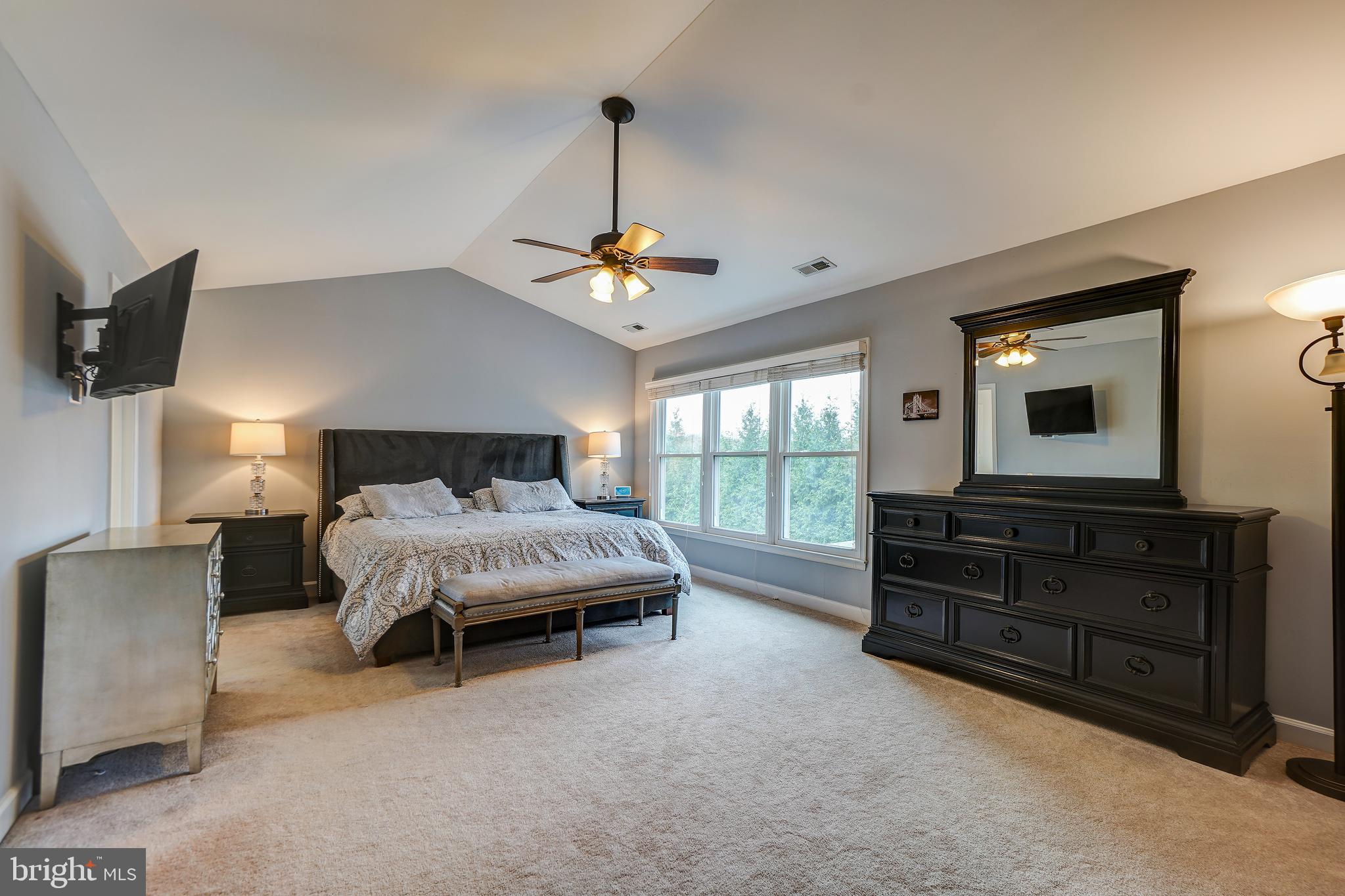 QUINCE ORCHARD KNOLLS - Residential