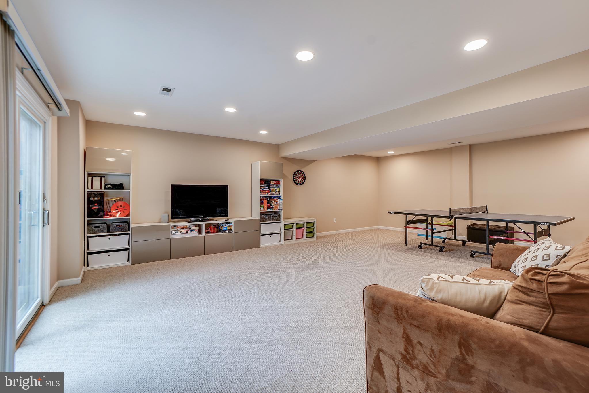 QUINCE ORCHARD KNOLLS - Residential