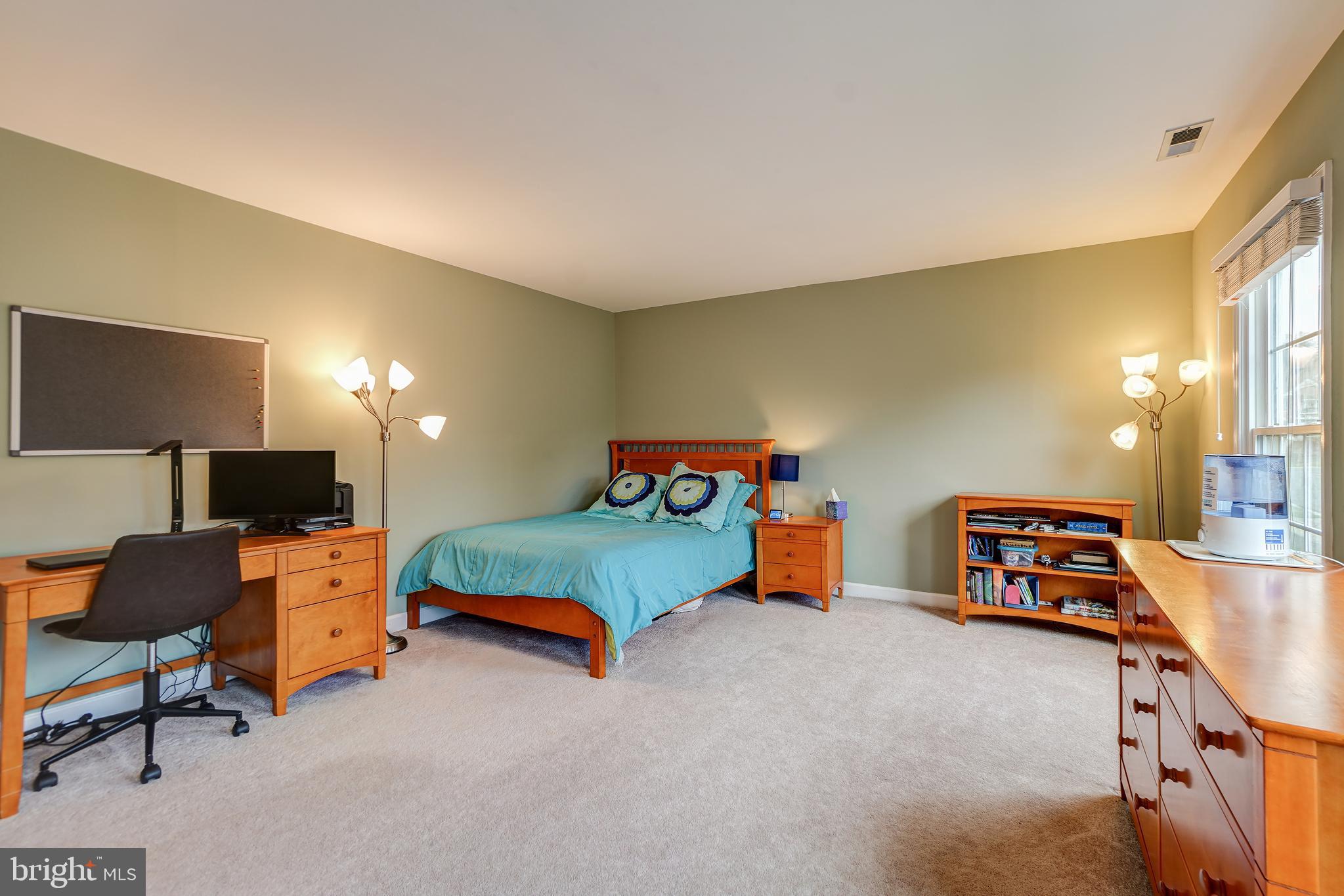 QUINCE ORCHARD KNOLLS - Residential