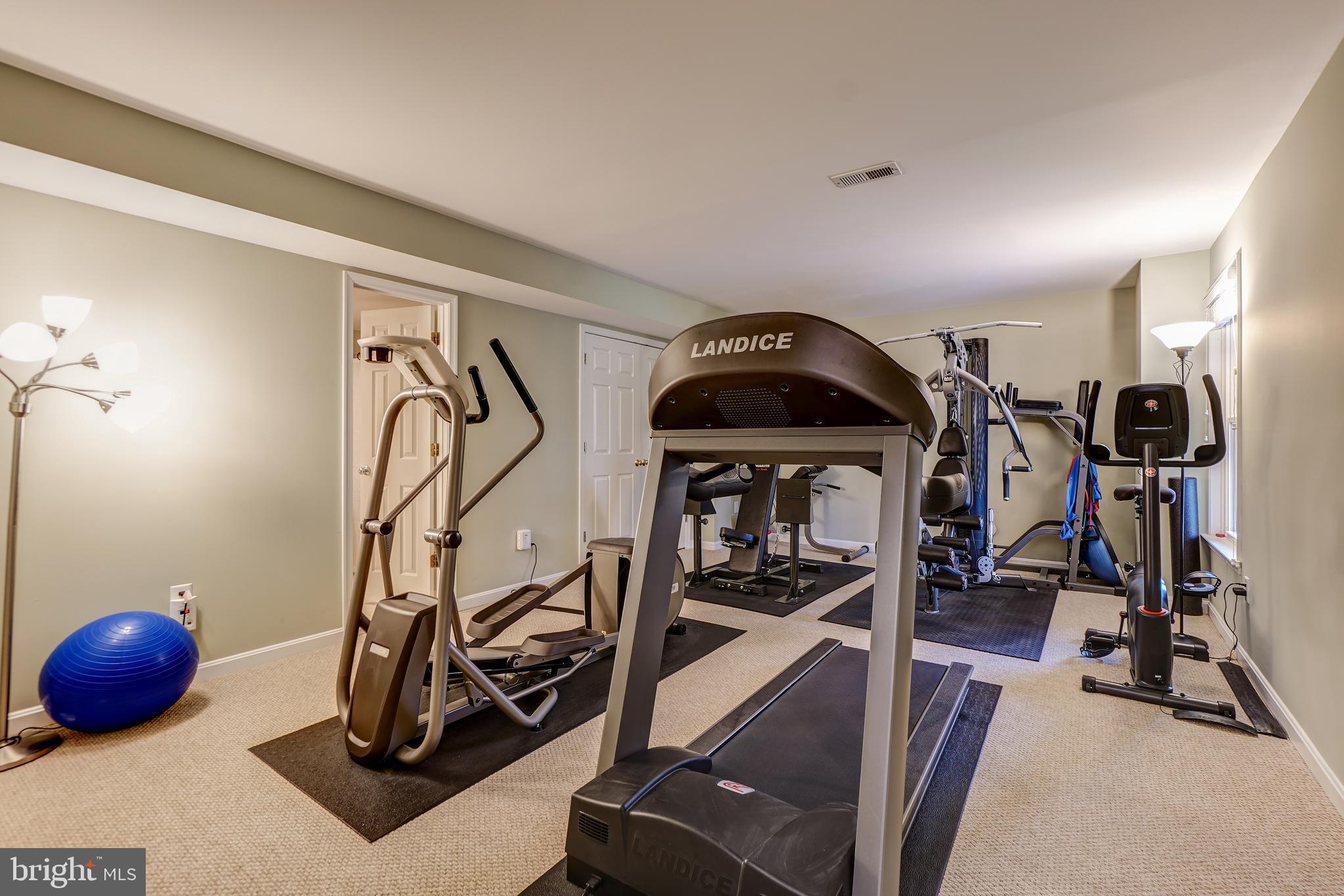 QUINCE ORCHARD KNOLLS - Residential