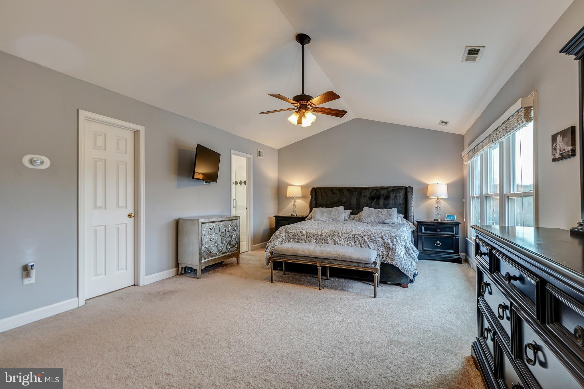 QUINCE ORCHARD KNOLLS - Residential