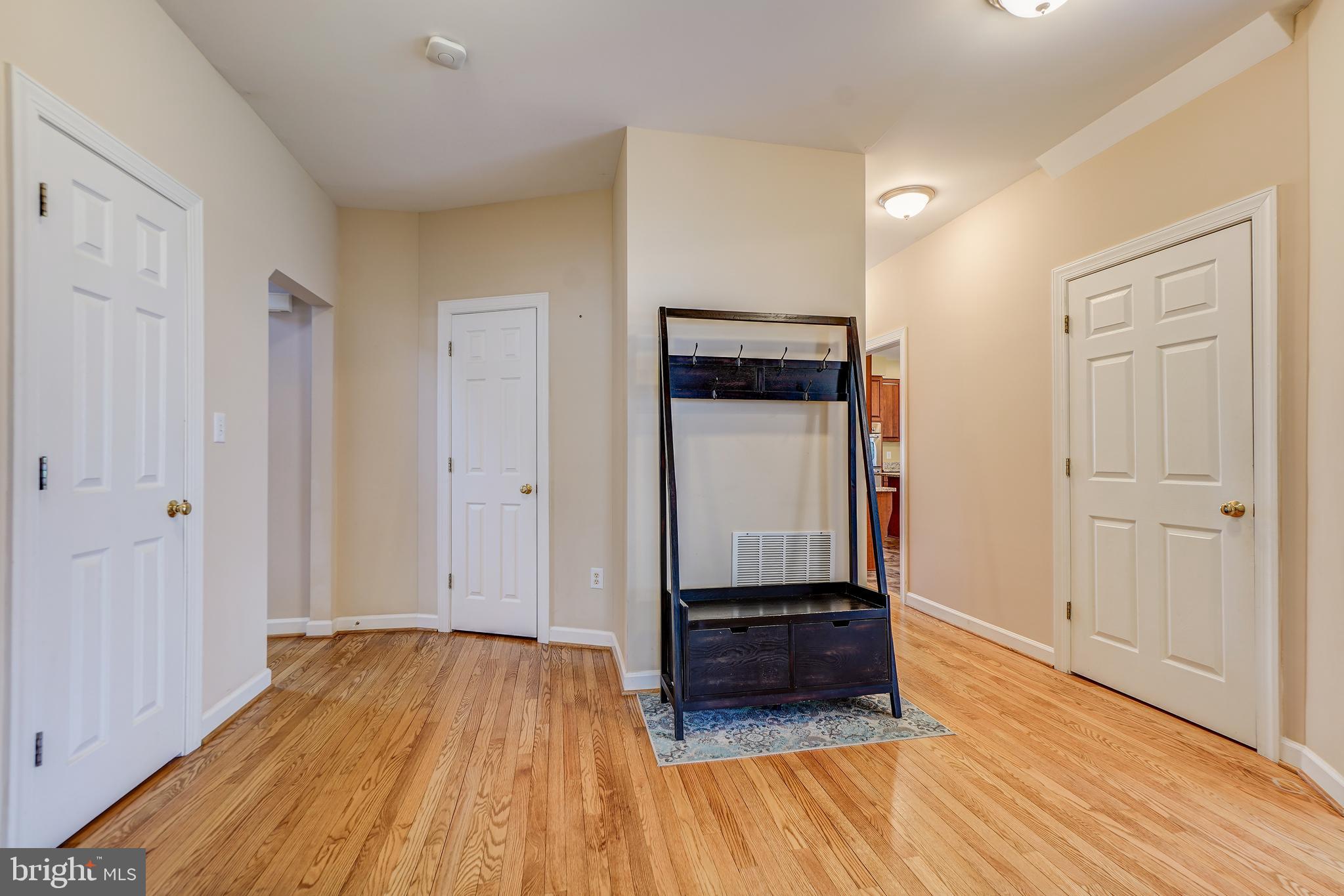 QUINCE ORCHARD KNOLLS - Residential
