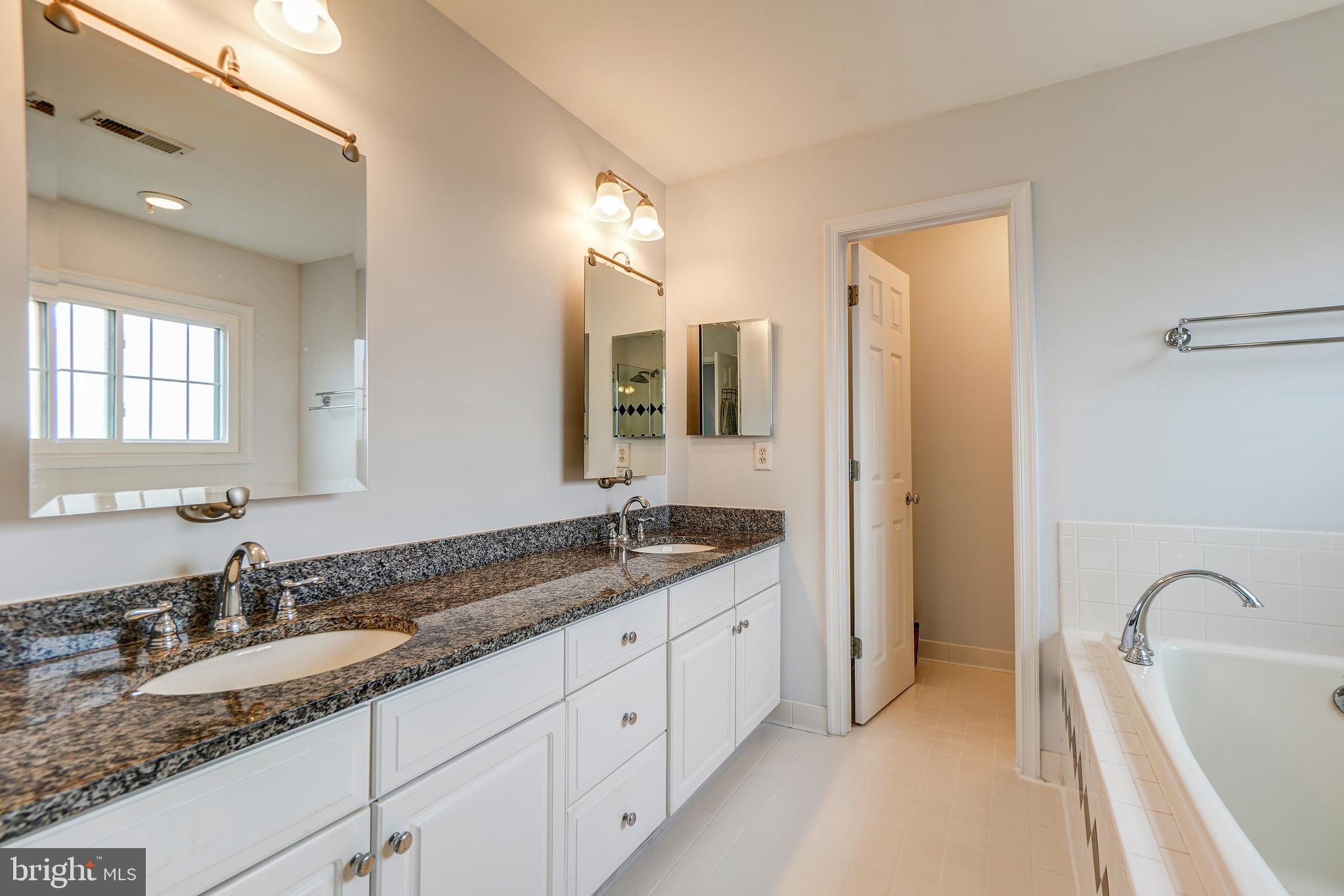 QUINCE ORCHARD KNOLLS - Residential