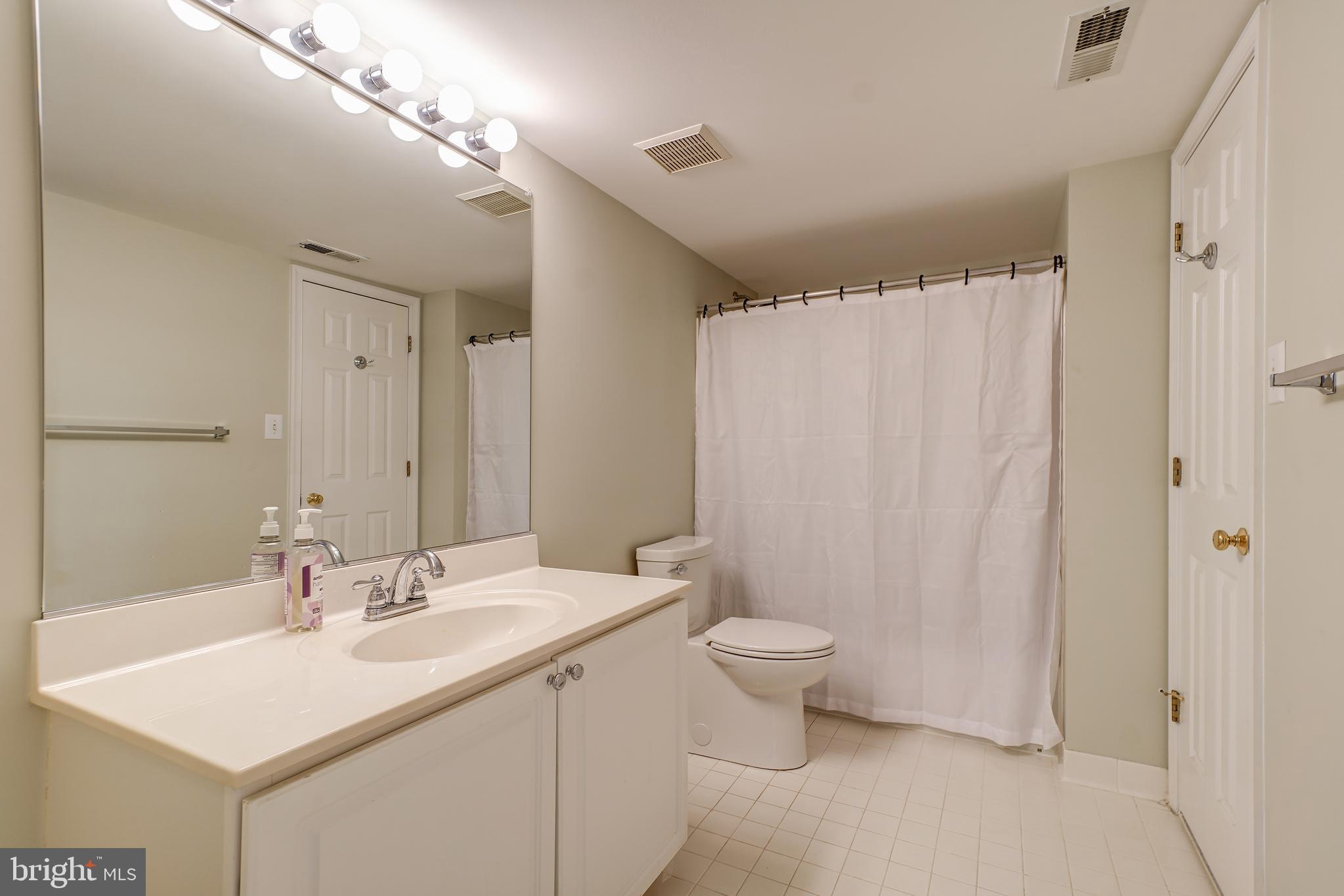 QUINCE ORCHARD KNOLLS - Residential