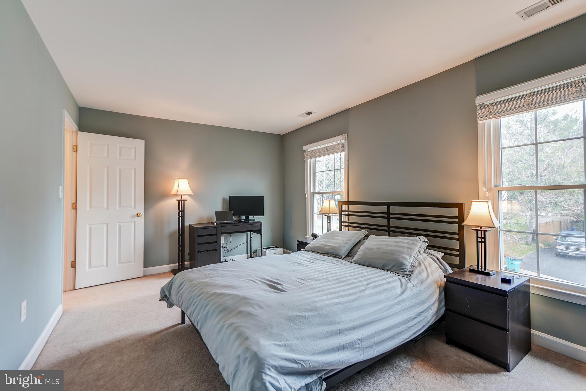 QUINCE ORCHARD KNOLLS - Residential