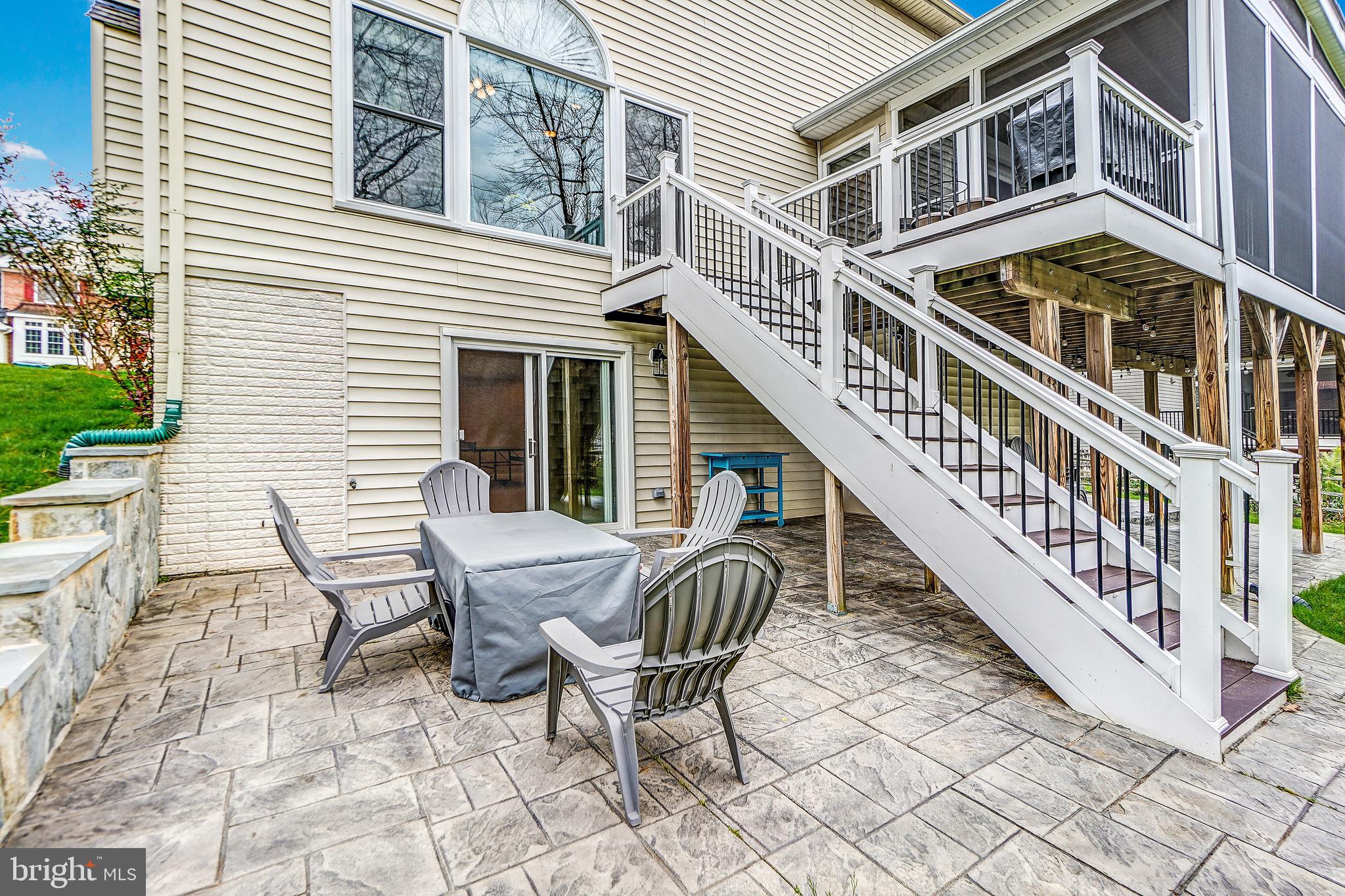 QUINCE ORCHARD KNOLLS - Residential