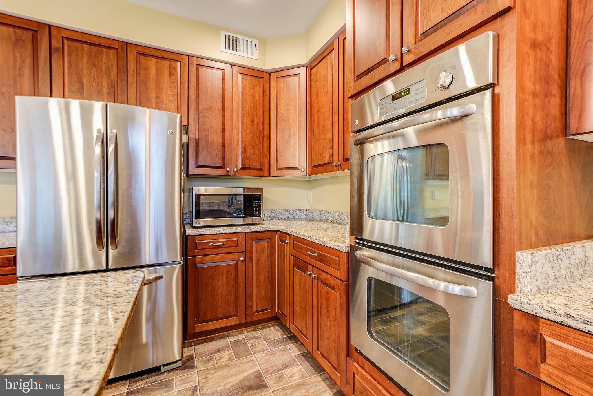 QUINCE ORCHARD KNOLLS - Residential