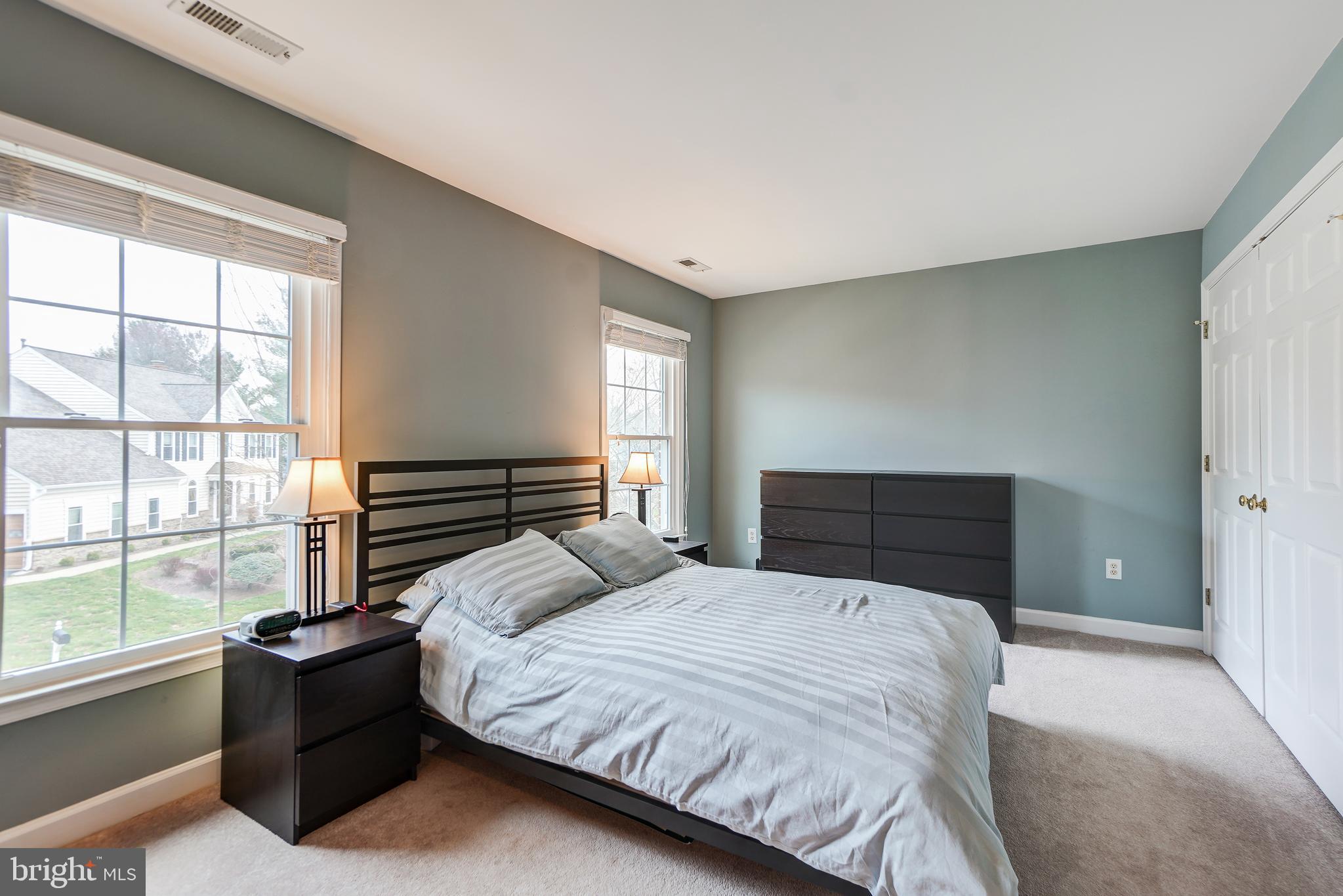 QUINCE ORCHARD KNOLLS - Residential