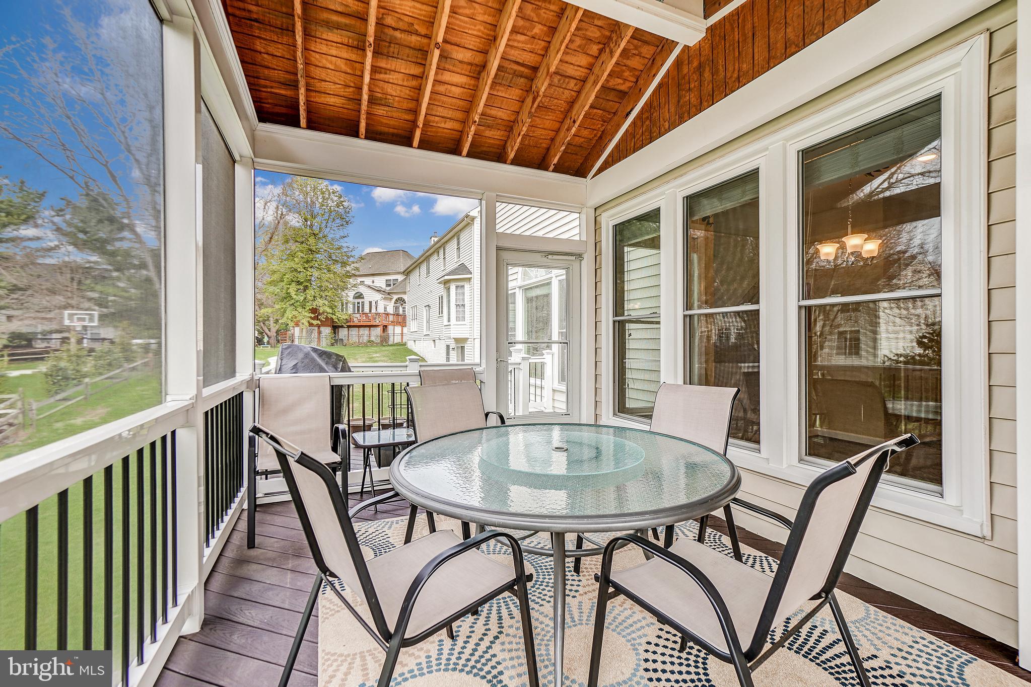 QUINCE ORCHARD KNOLLS - Residential