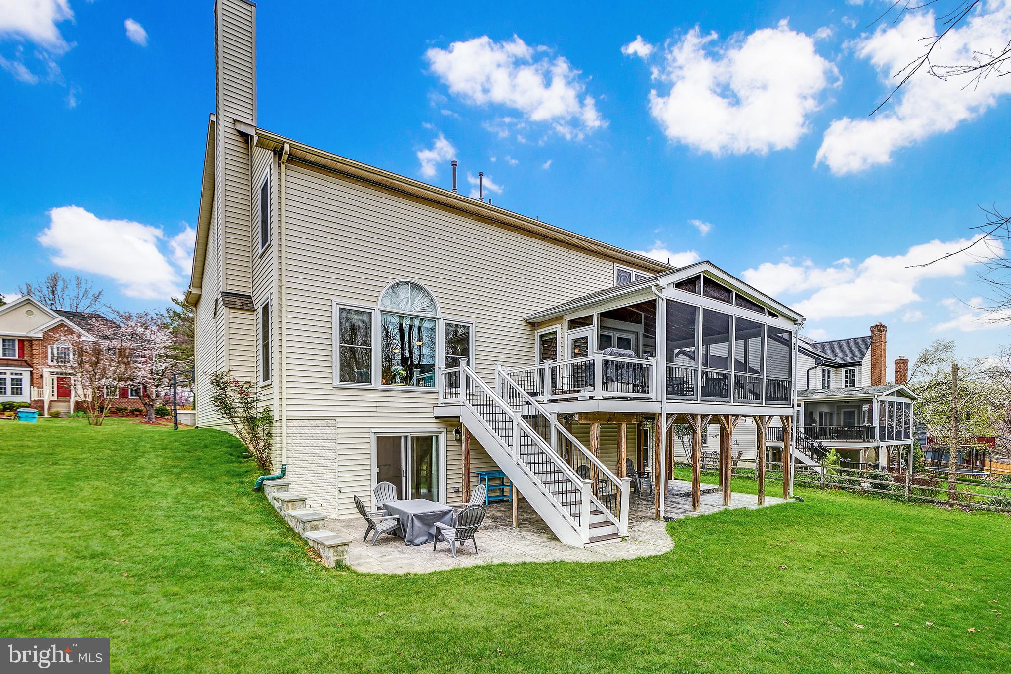 QUINCE ORCHARD KNOLLS - Residential