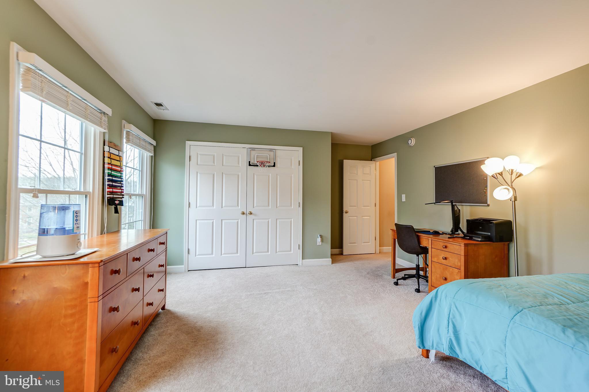 QUINCE ORCHARD KNOLLS - Residential