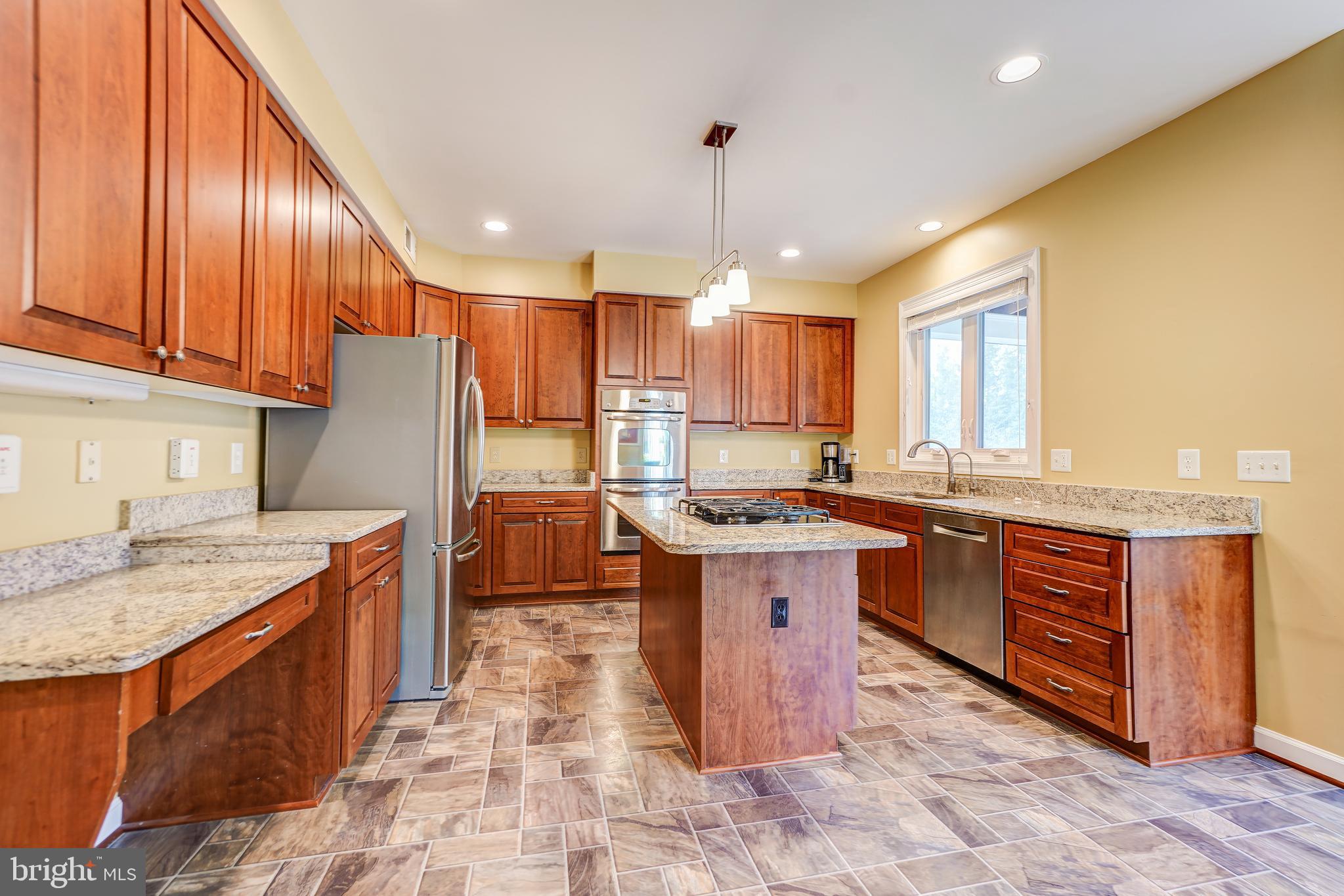 QUINCE ORCHARD KNOLLS - Residential