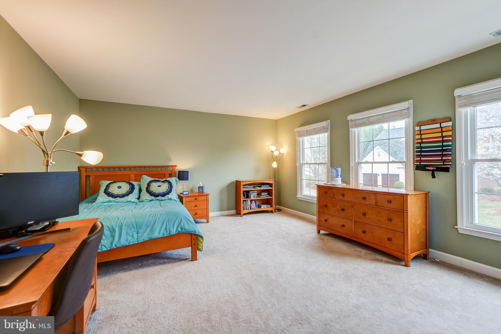 QUINCE ORCHARD KNOLLS - Residential