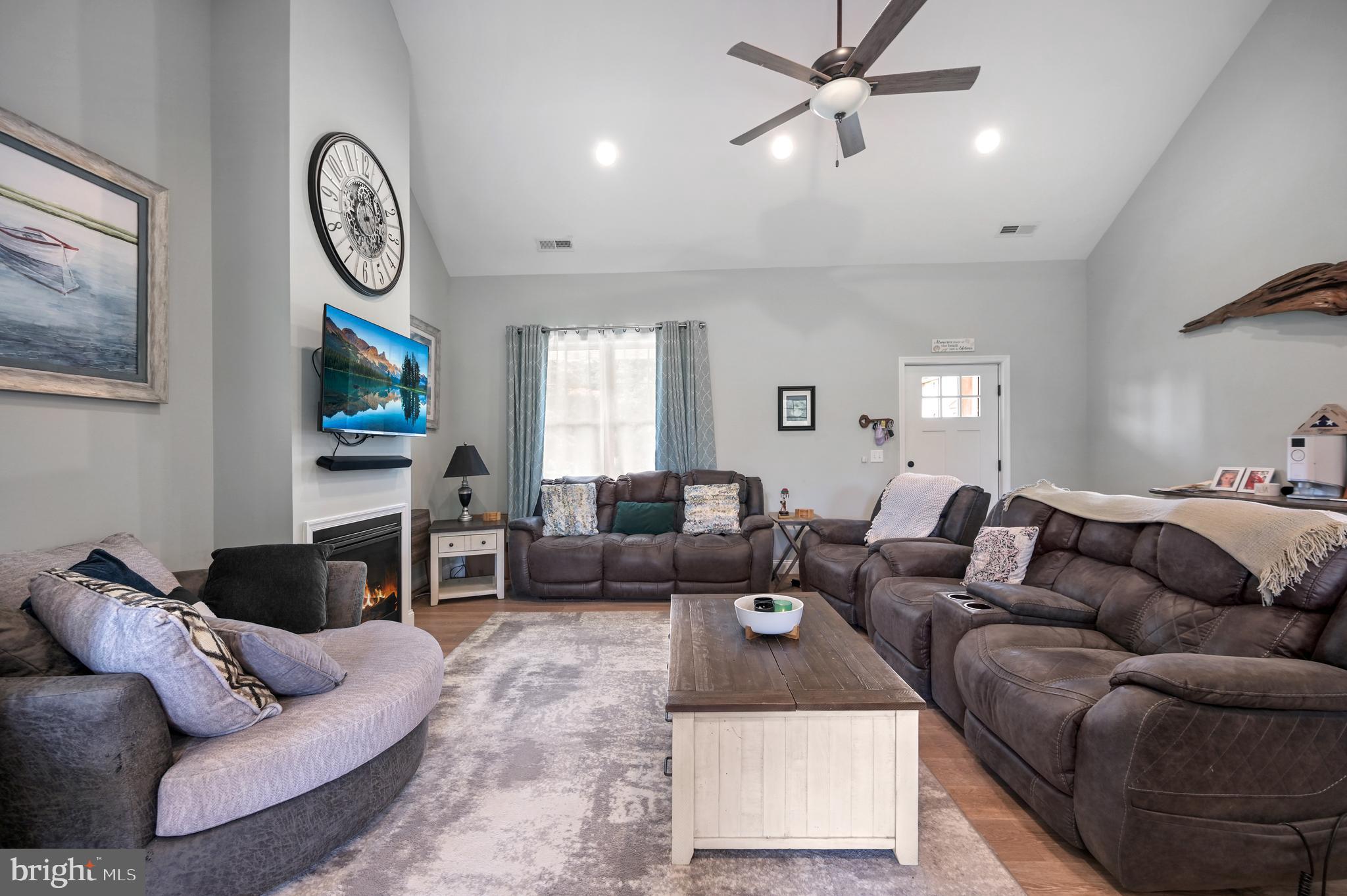 HOLIDAY HARBOR - Residential
