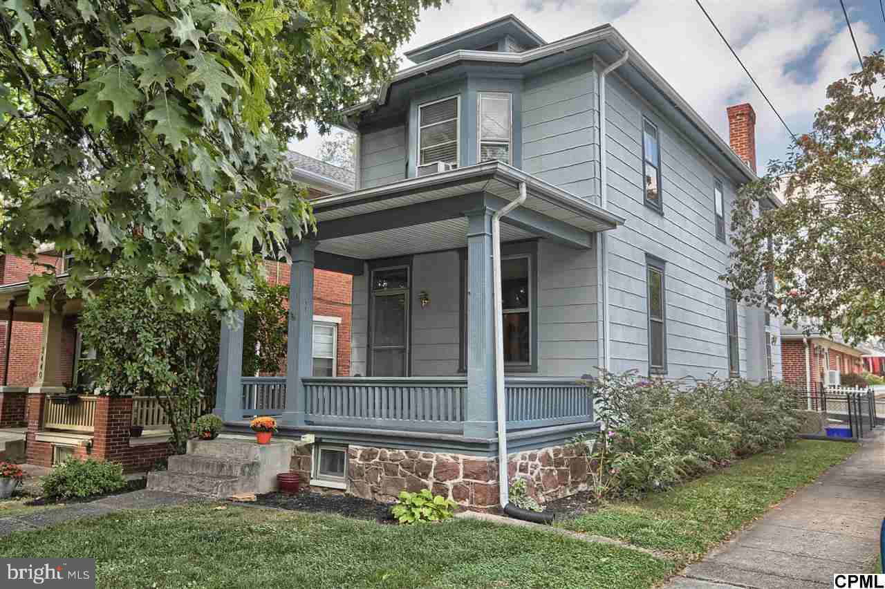 Well maintained detached home with hardwood floors throughout.  Large walk-in closets in both bedrooms, master bedroom has private covered balcony to enjoy.  Fenced-in back yard.  Low maintenance yard, with plenty of off street parking.  All appliances and newer window units convey.  Can be hooked up to natural gas!  Great for first time home buyers, seller is motivated.