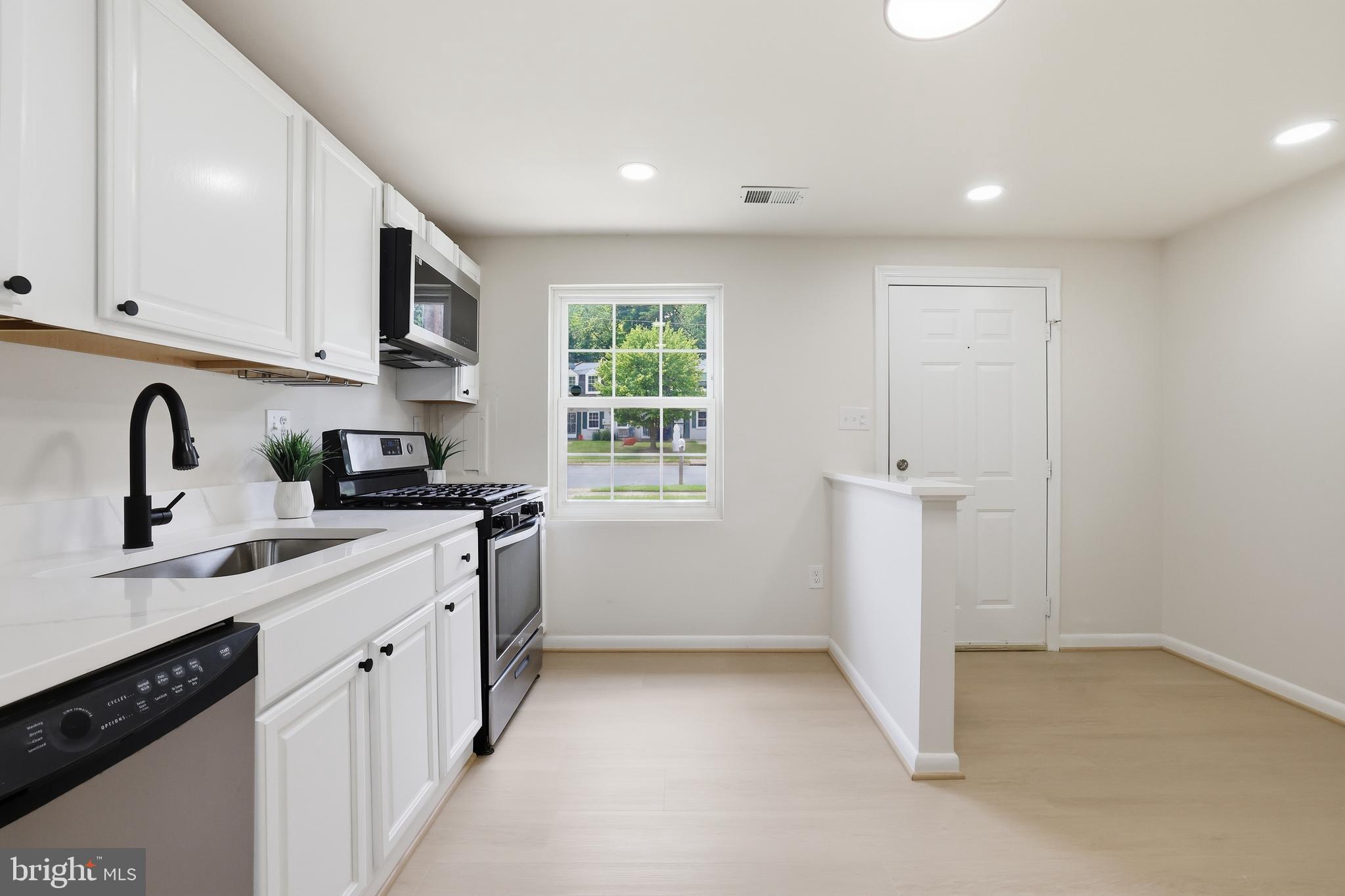 WINDMILL SQUARE - Residential