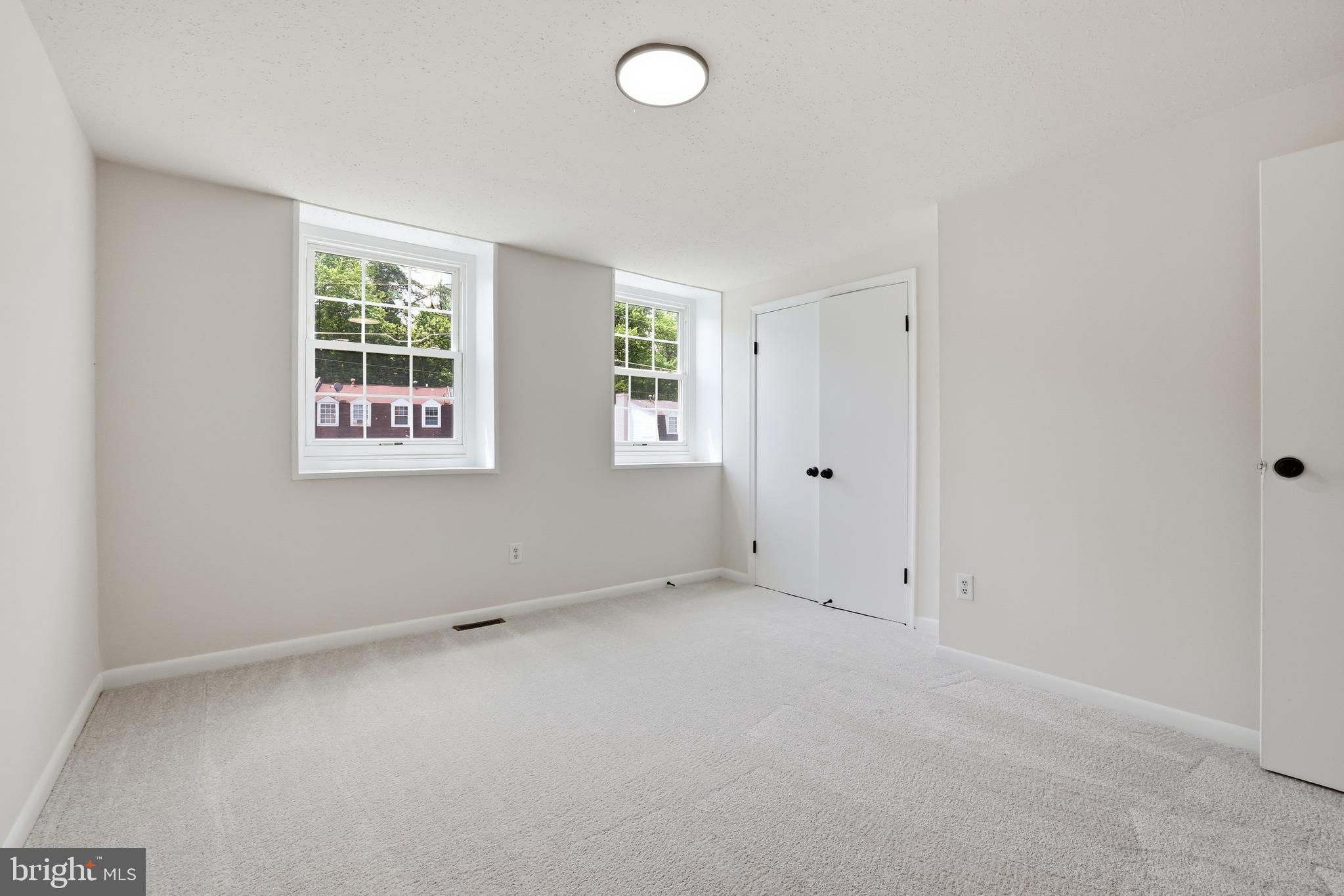 WINDMILL SQUARE - Residential