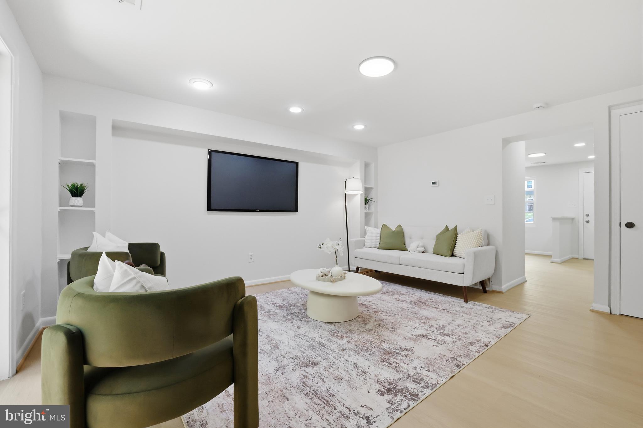 WINDMILL SQUARE - Residential