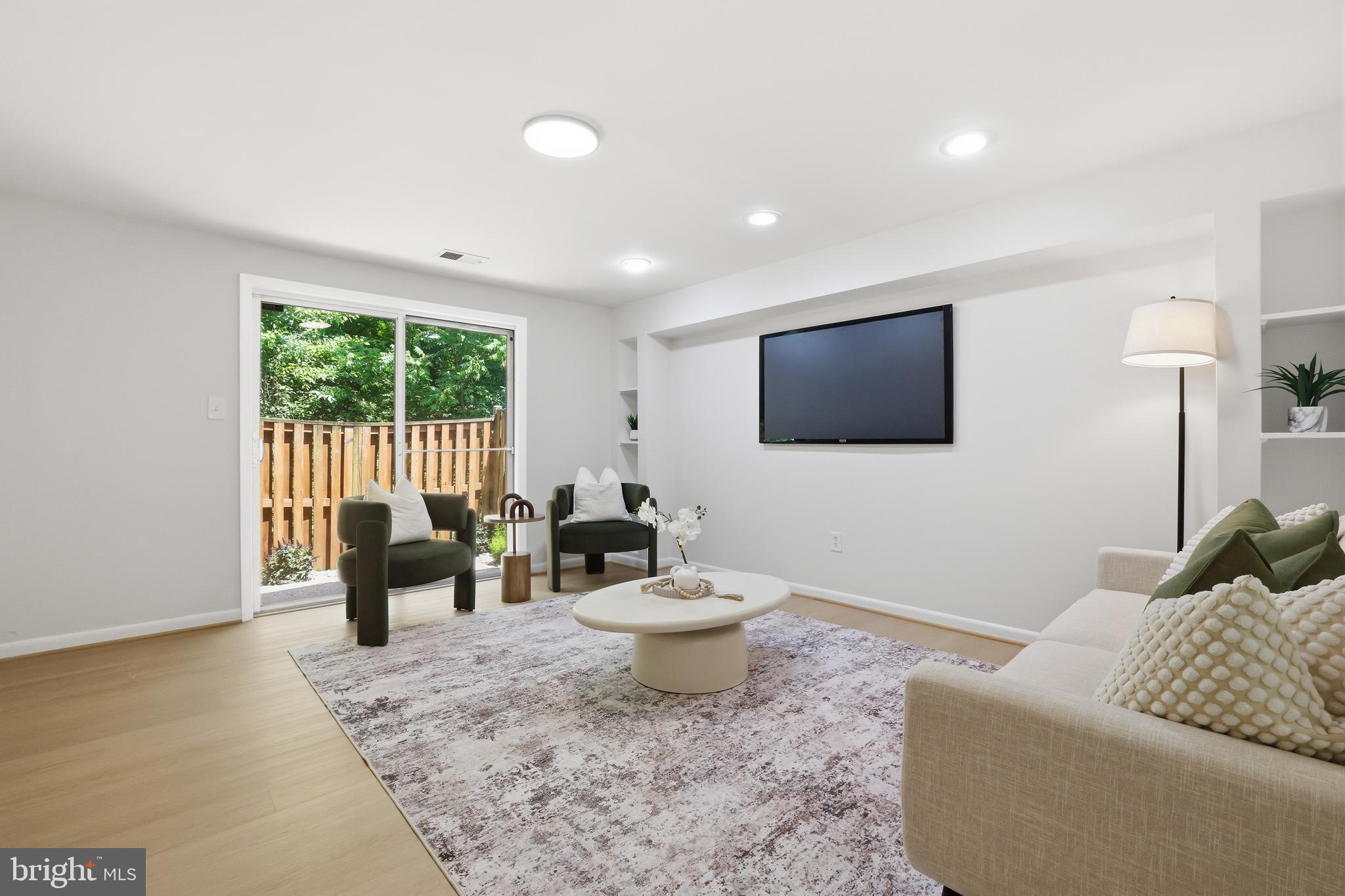 WINDMILL SQUARE - Residential