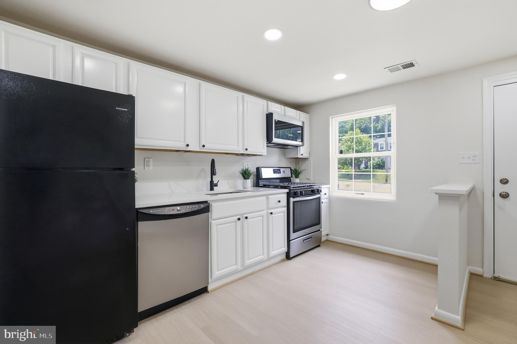 WINDMILL SQUARE - Residential
