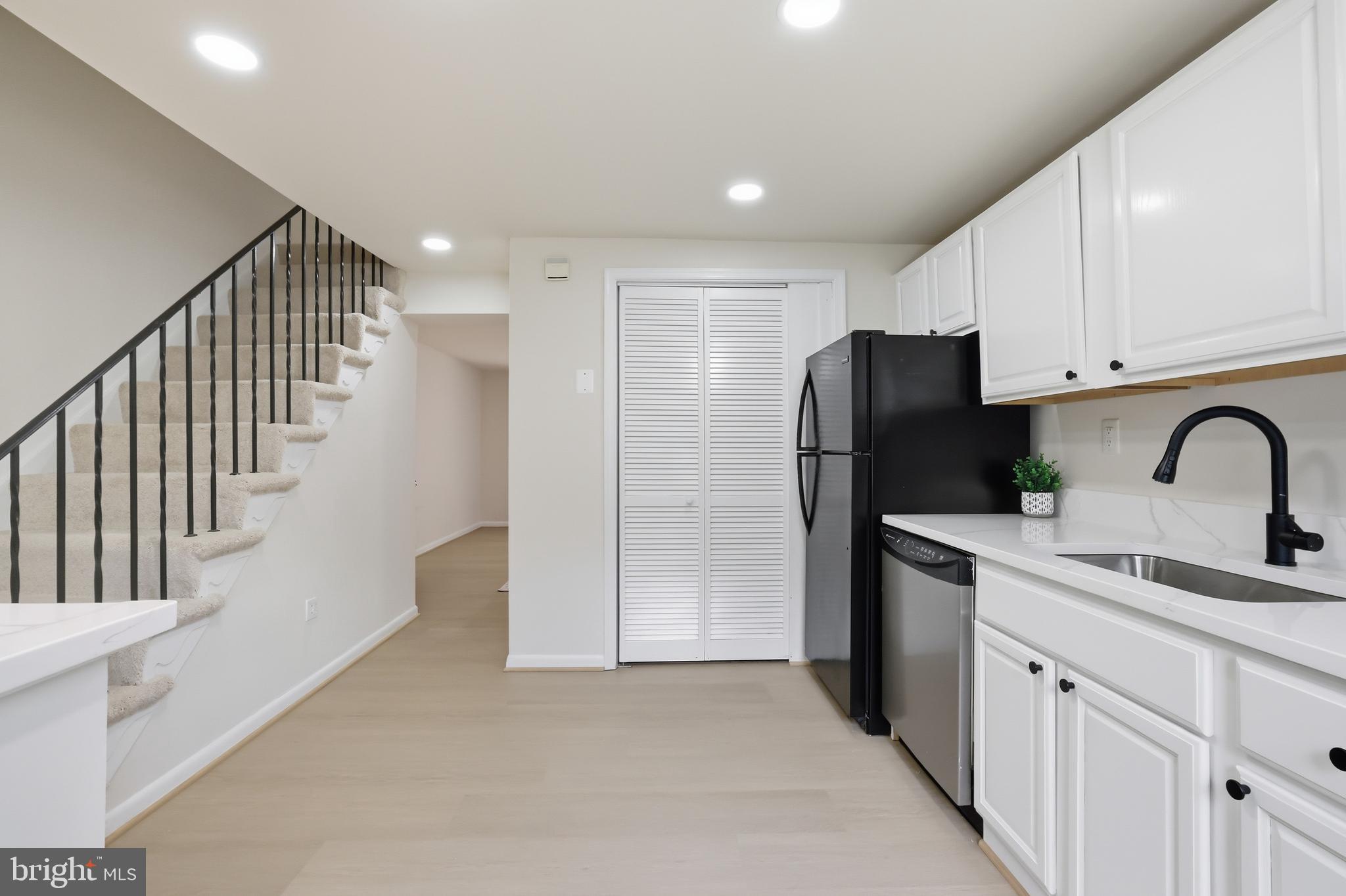 WINDMILL SQUARE - Residential