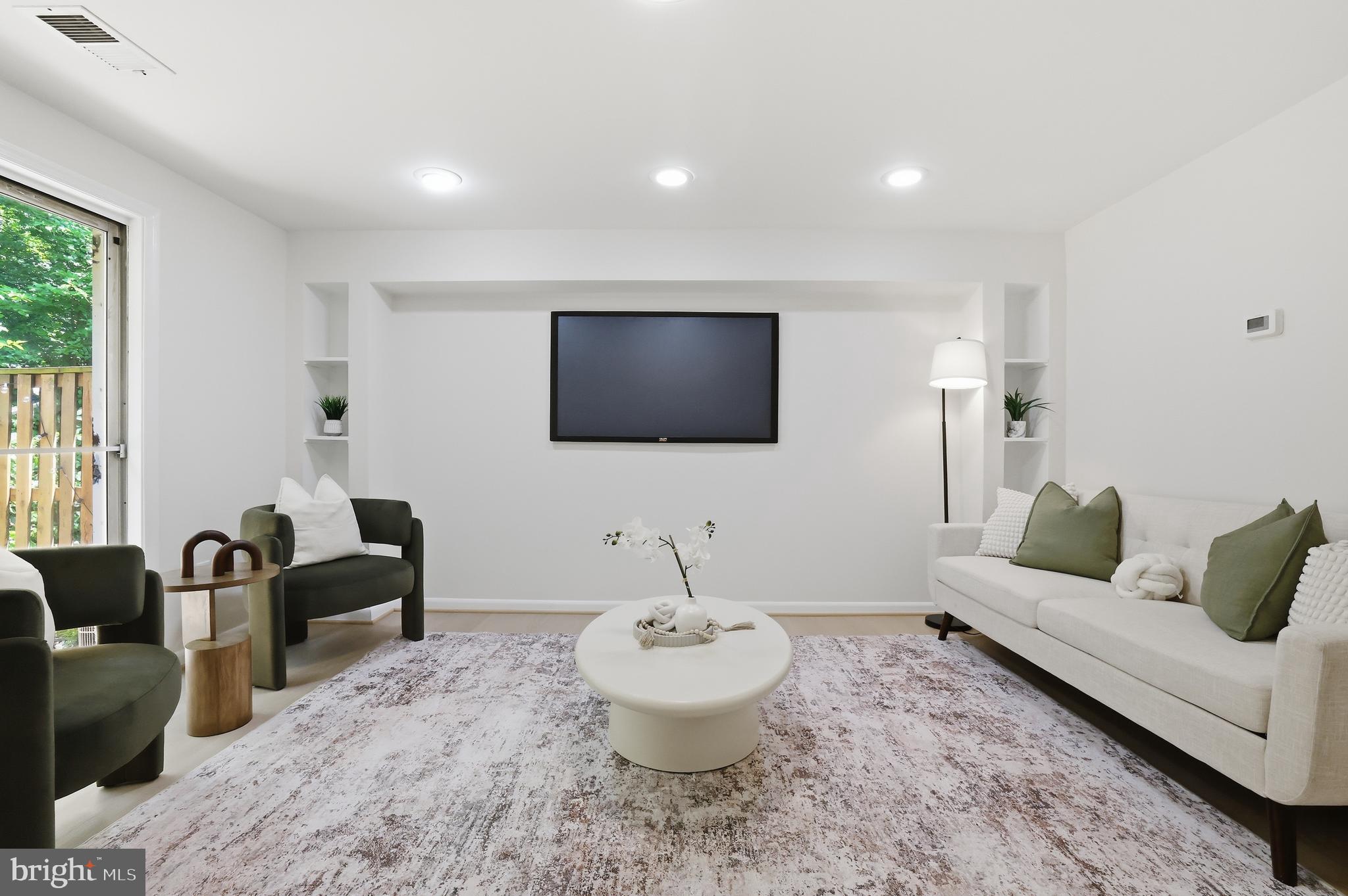 WINDMILL SQUARE - Residential