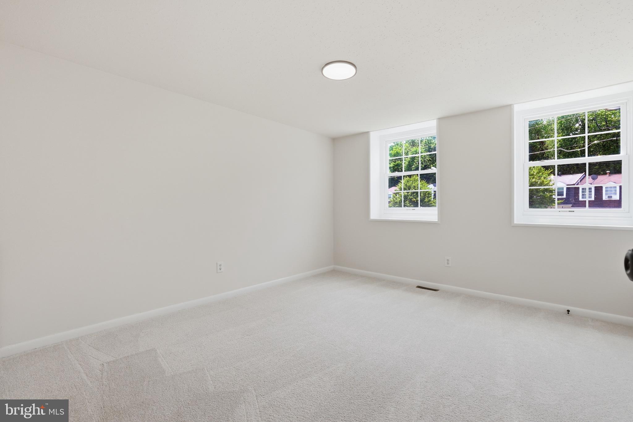WINDMILL SQUARE - Residential