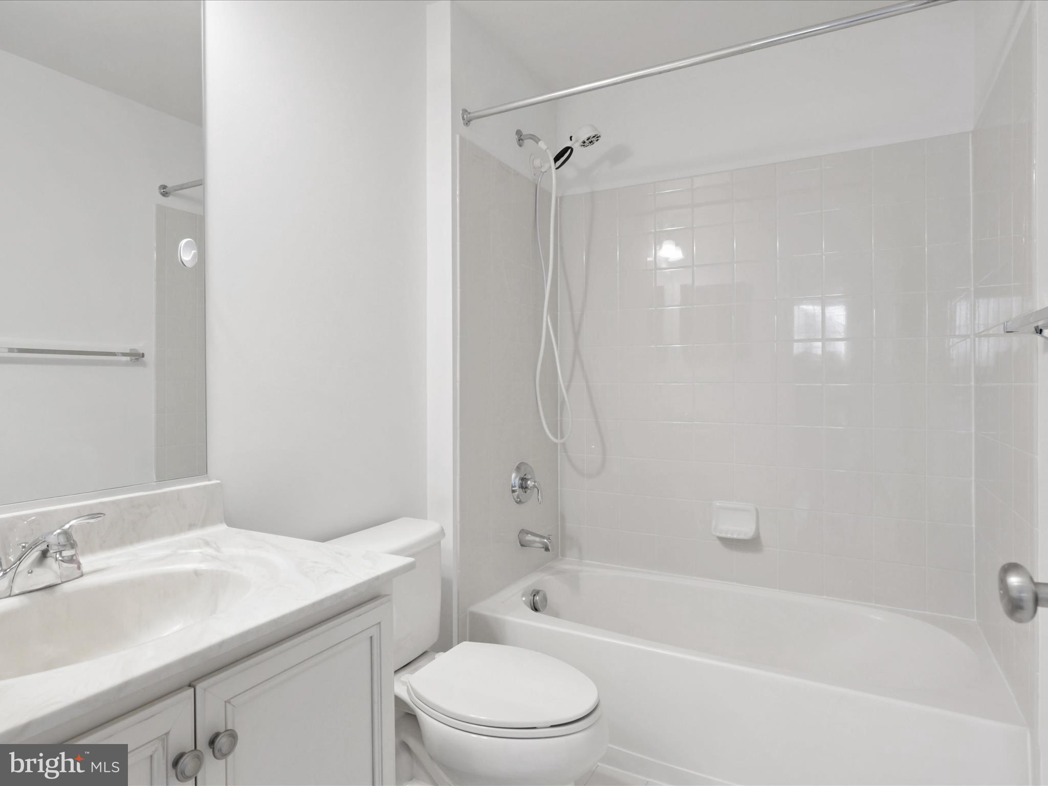 LOUDOUN VALLEY ESTATES 2 - Residential Lease