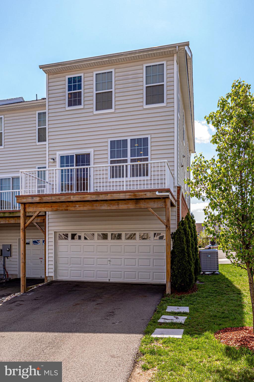 LOUDOUN VALLEY ESTATES 2 - Residential Lease