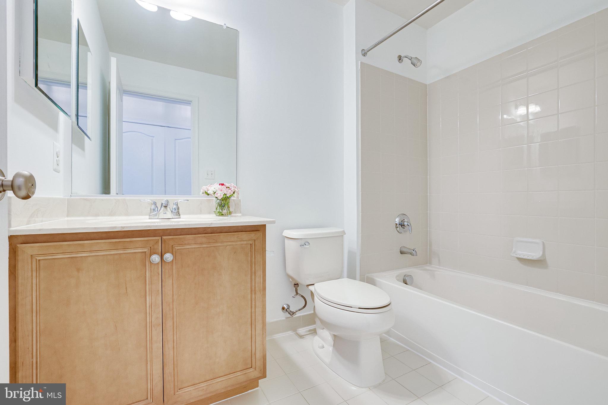 LOUDOUN VALLEY ESTATES 2 - Residential Lease