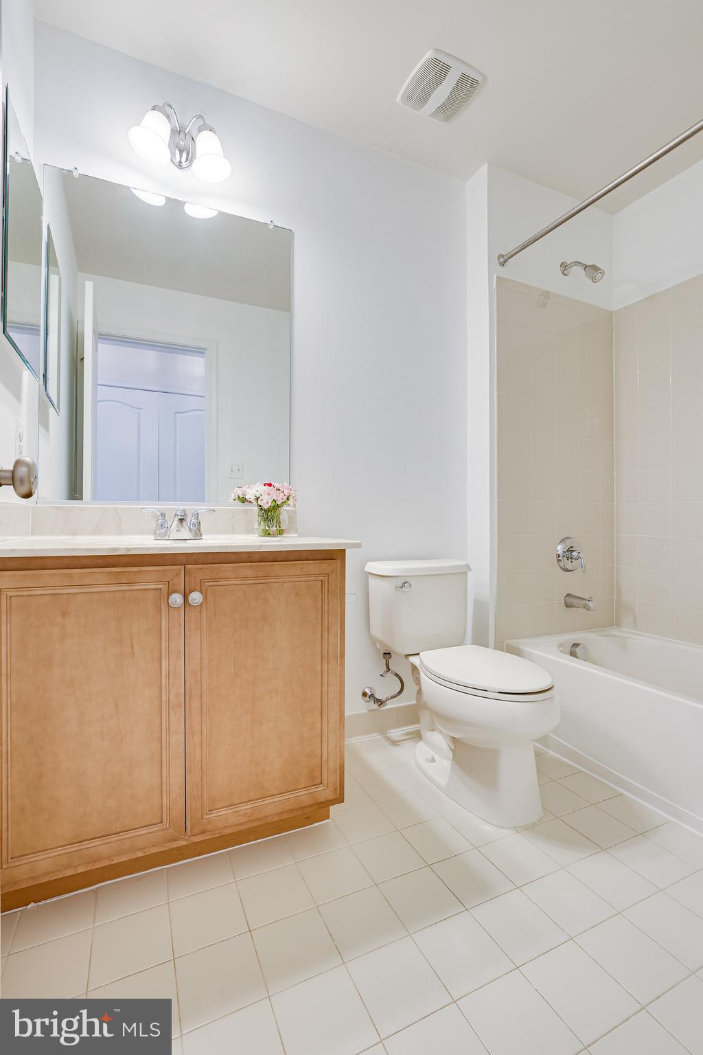LOUDOUN VALLEY ESTATES 2 - Residential Lease