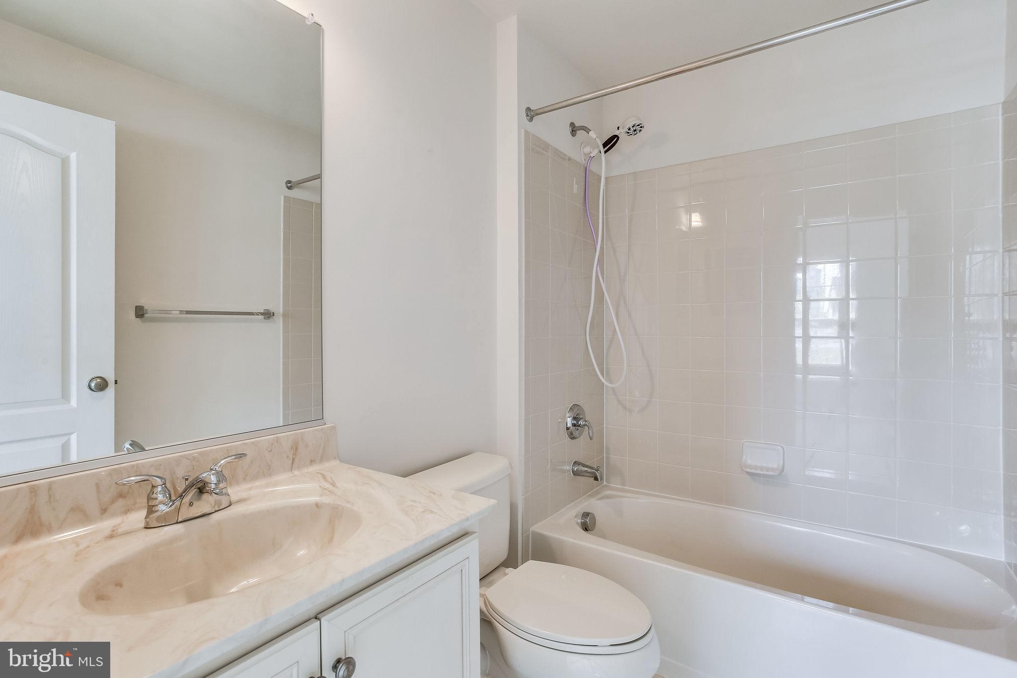 LOUDOUN VALLEY ESTATES 2 - Residential Lease