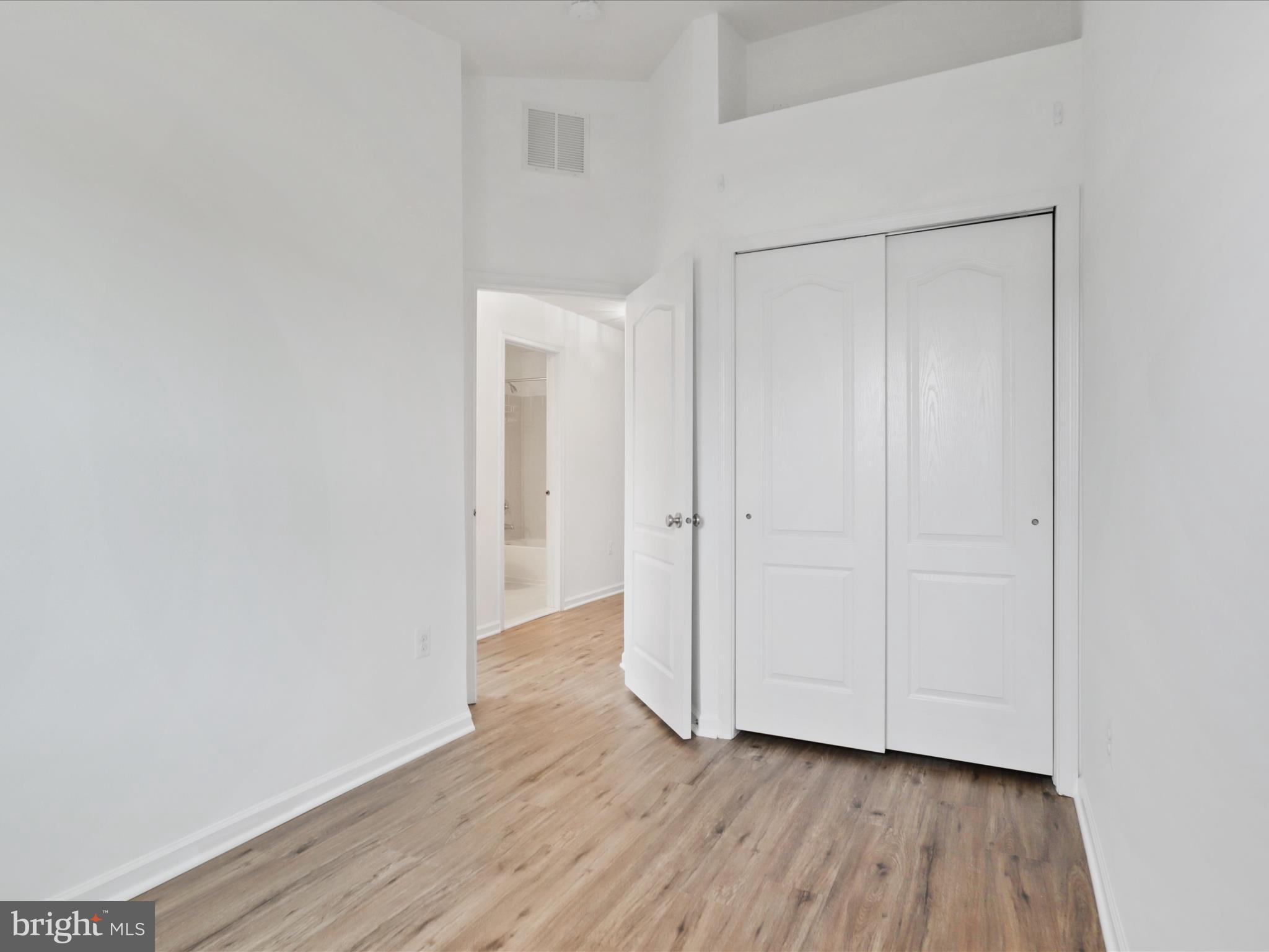 LOUDOUN VALLEY ESTATES 2 - Residential Lease