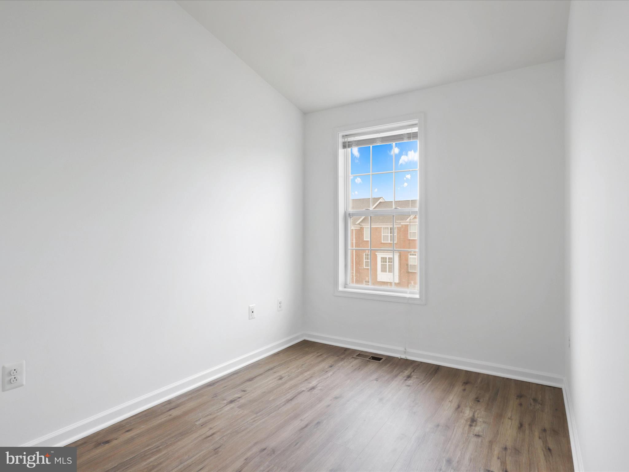 LOUDOUN VALLEY ESTATES 2 - Residential Lease