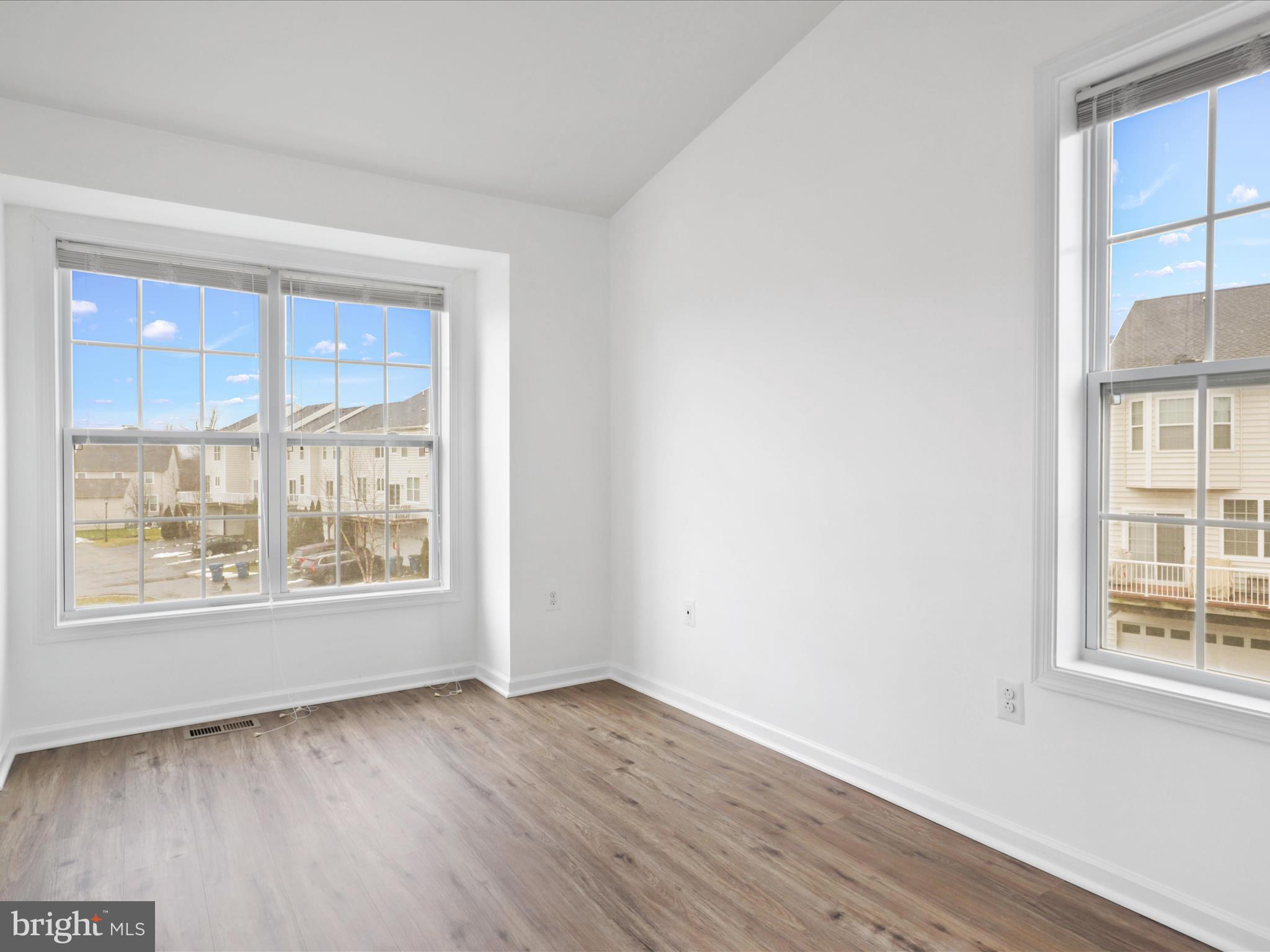 LOUDOUN VALLEY ESTATES 2 - Residential Lease