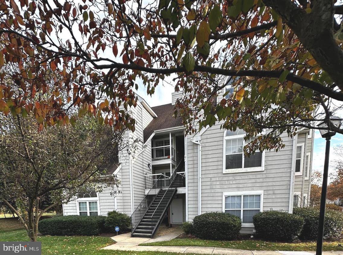 ONLY VA OR CASH..Gorgeous Top Level 1 bedroom and Loft Overlook.  You will Love this renovated Condo which features Elegant Wood Flooring, Neutral Painting, Custom Light Fixtures, Spiral Staircase leads to upper Loft that can be used as Office or for Overnight Guests.  Cozy Living Room with Fireplace and Great Space for Entertaining. 20 ft ceiling, Kitchen has White Cabinets, SS Appliances, Breakfast Bar, Marble Counters, Washer/Dryer, New Windows, New Hot Water Heater and HVAC. Custom Bathroom is stunning with Glass/Black Window Framing trim and Complimenting Vanity. Relax on Private Deck and enjoy community amenities. Perfectly located in walking distance to all major Shopping, Schools and Transportation. Easy access to D.C. VA, Marc Train, Laurel Town Center and surrounding counties. SELLER HELP $5K AND HOME WARRANTY
