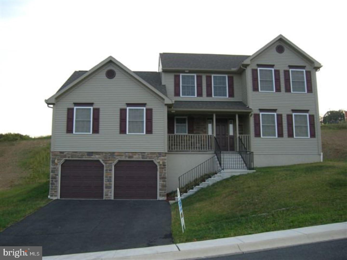 This home offers elegance and warmth as soon as you enter. Home has been meticulously cared for. Looks and feels like brand new. Kitchen has island, beveled edge countertops and sliding doors which lead to a 12x16 trex deck. Formal dining room, living room and family room off of kitchen area. Spacious master bedrm. with a full bath and jacuzzi on the main floor, Four bedrooms with mountain views and two full baths on upper level. Hardwood floors in the foyer with open staircase. Custom made blinds on every window in the home. Basement entry two car garage. Too many amenities to mention.  Mailing Address Continued: Pine Grove  Color: Tan  Amp: 200