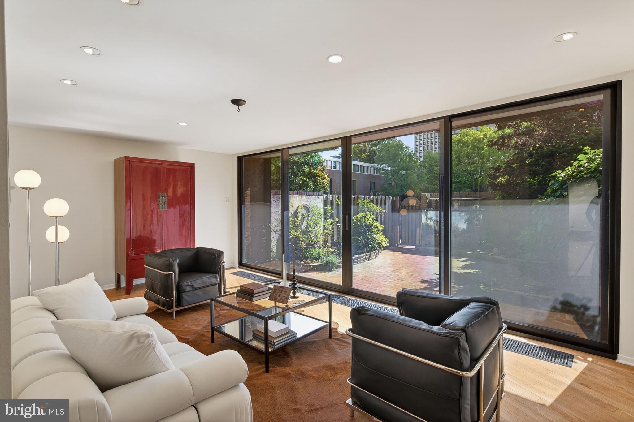SOCIETY HILL - Residential