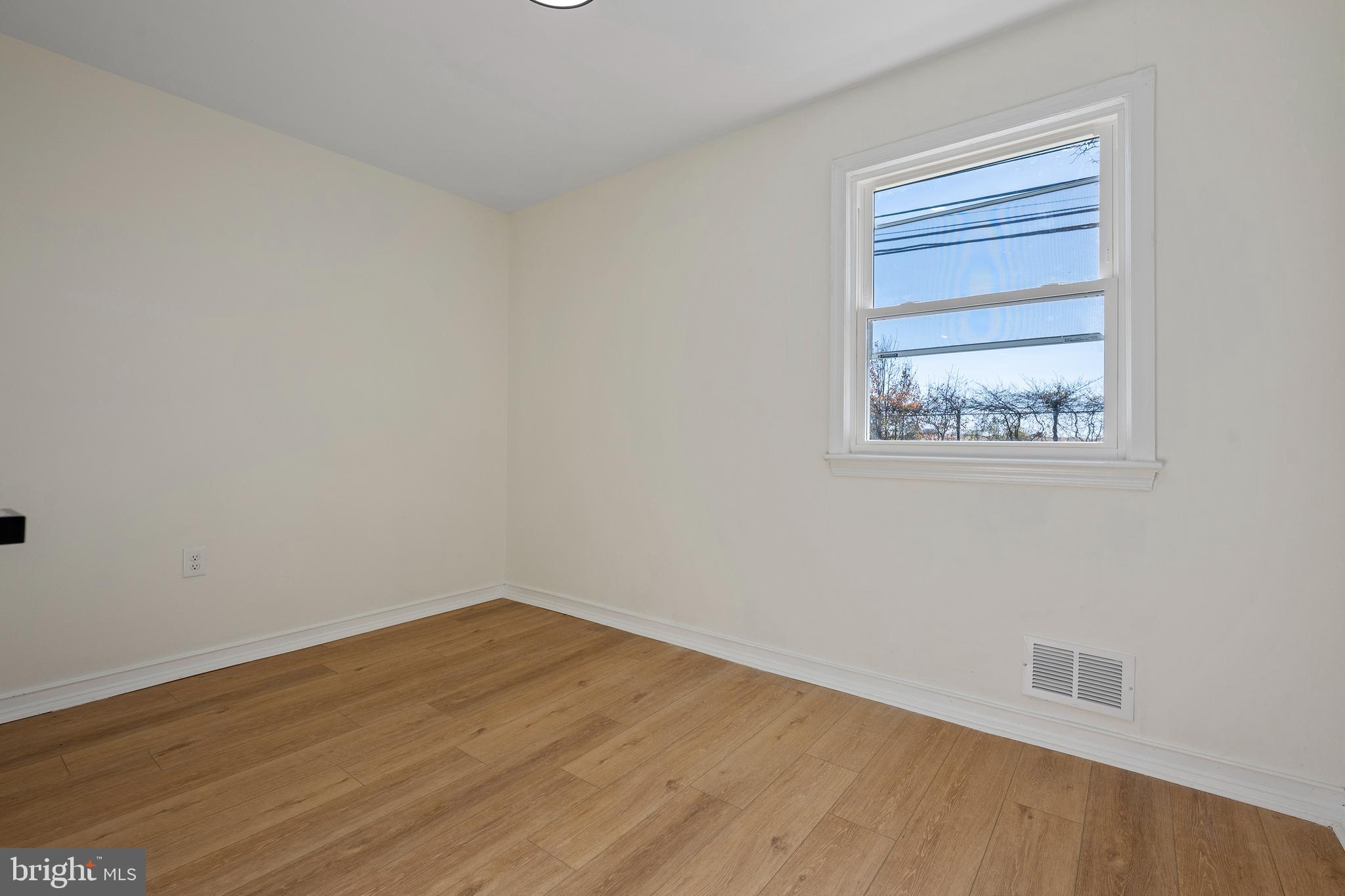 HARRY ROSS PROPERTY - Residential