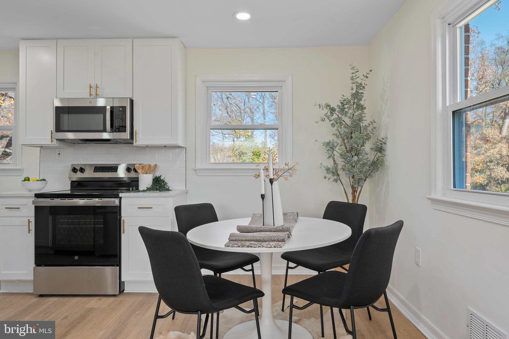 HARRY ROSS PROPERTY - Residential