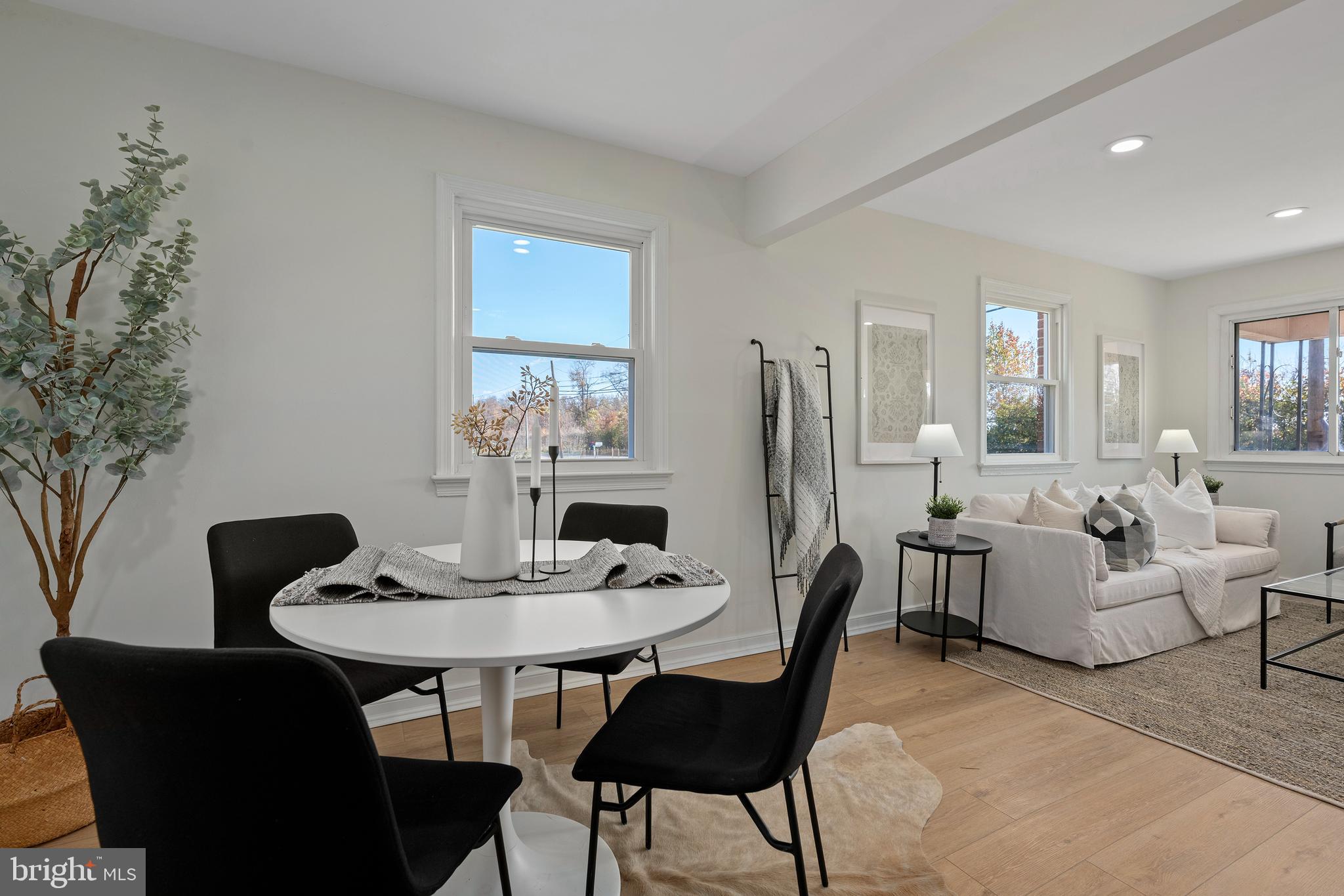 HARRY ROSS PROPERTY - Residential