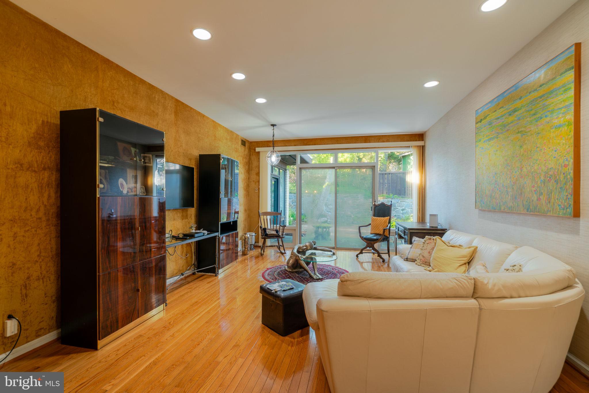 DUNLOP HILLS - Residential