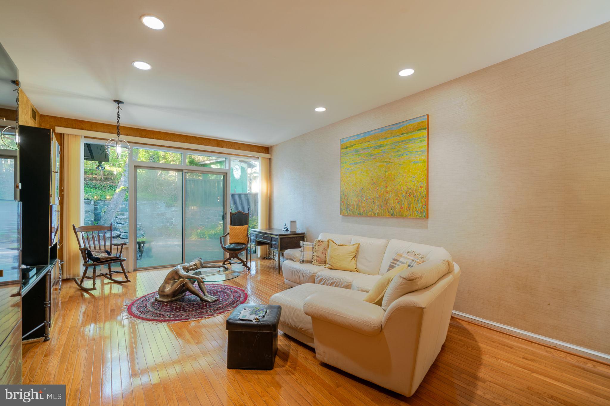 DUNLOP HILLS - Residential