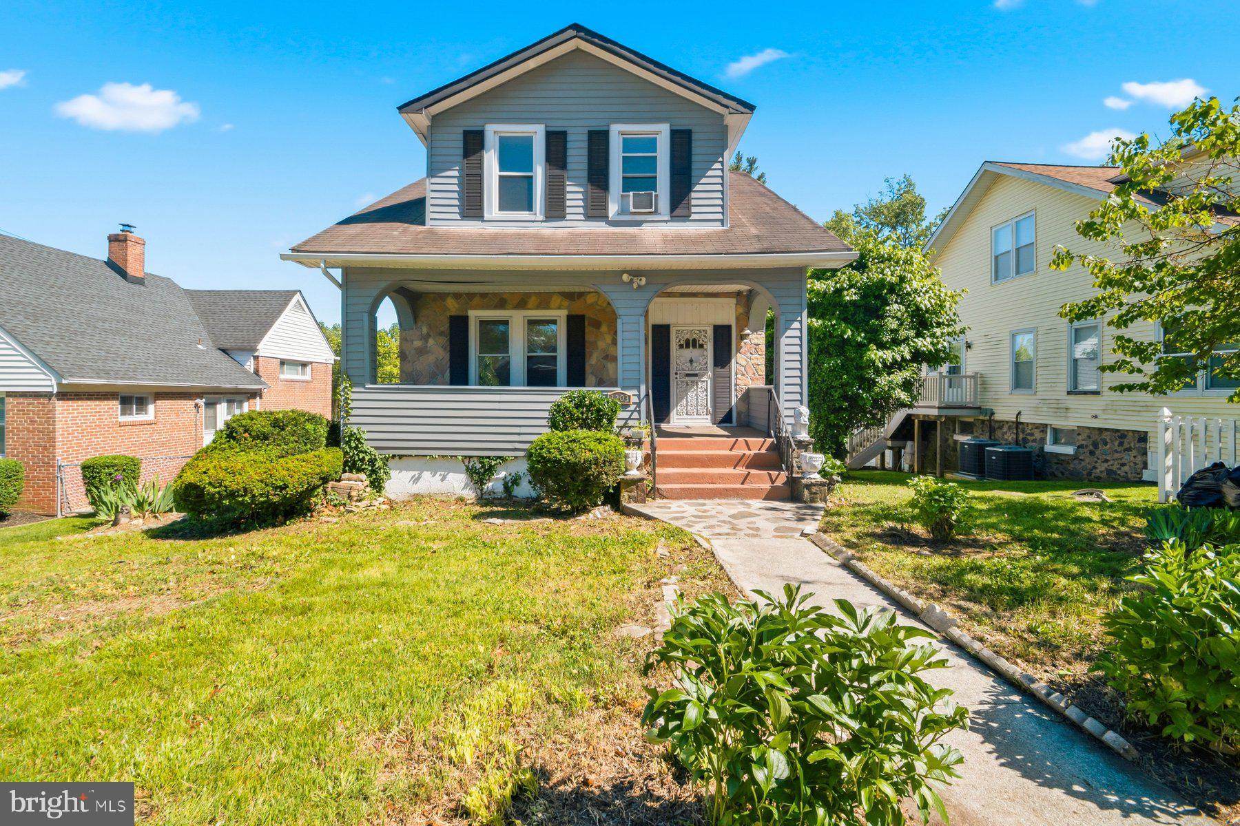 Beautiful 3-bedroom, 2-bath home located in a great area close to shopping, dining, schools, and major commuter routes! This home offers a spacious and functional layout along with a partially finished basement featuring a full bathroom and walk-out access to the backyard, providing excellent additional living or entertaining space. A wonderful opportunity with plenty of potential - don’t miss out on this move-in ready home!