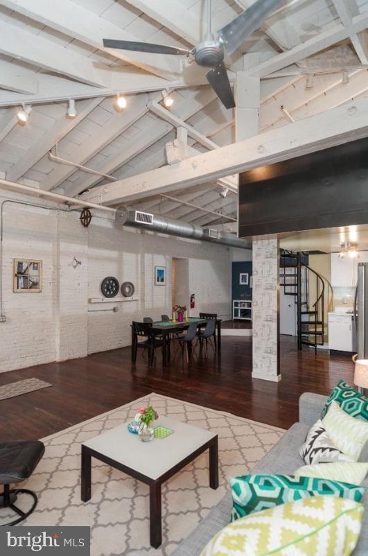LOFT DISTRICT - Residential Lease