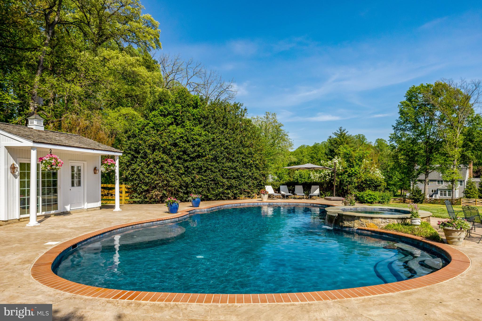 CANTERBURY WOODS - Residential