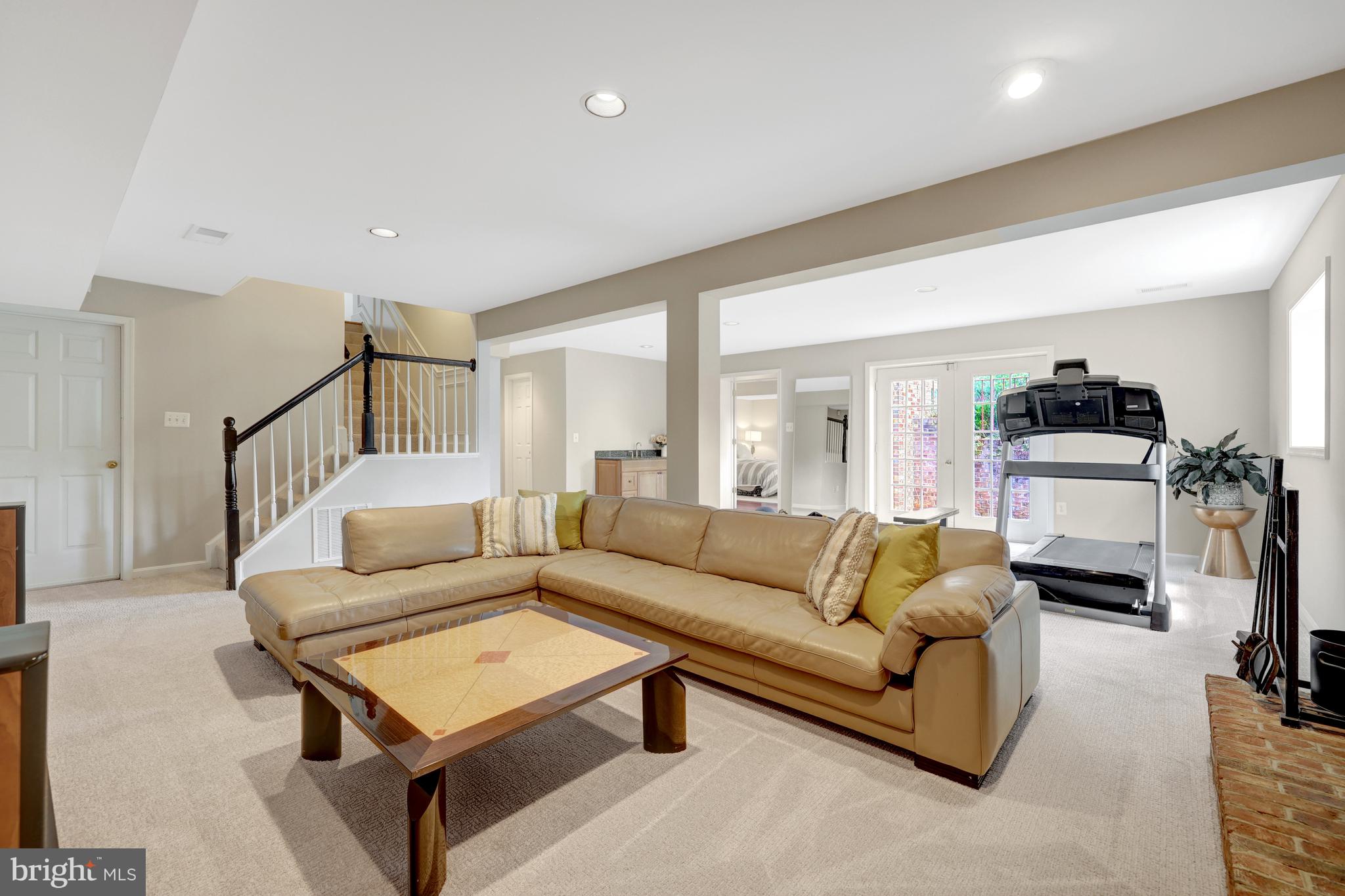 CANTERBURY WOODS - Residential