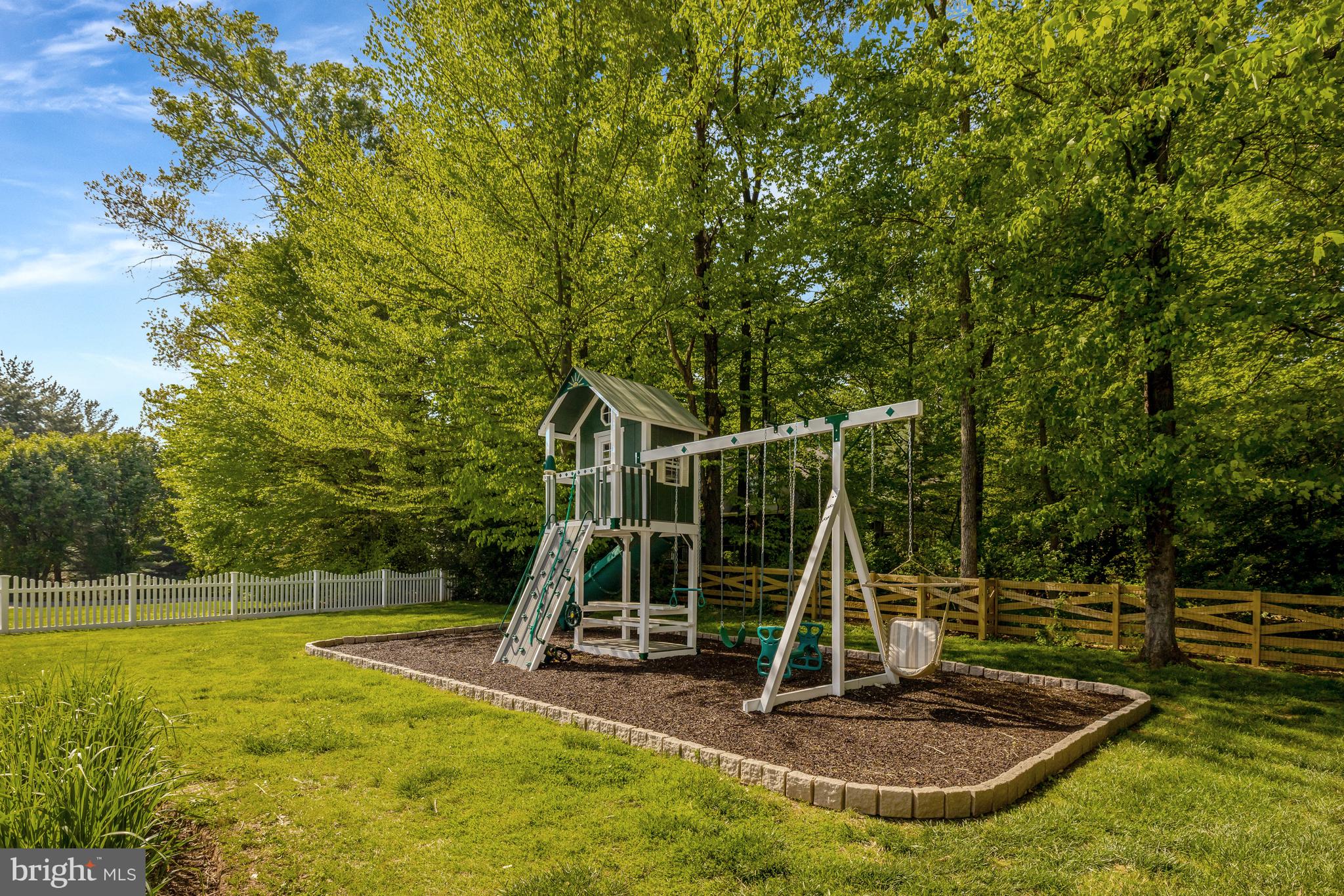 CANTERBURY WOODS - Residential