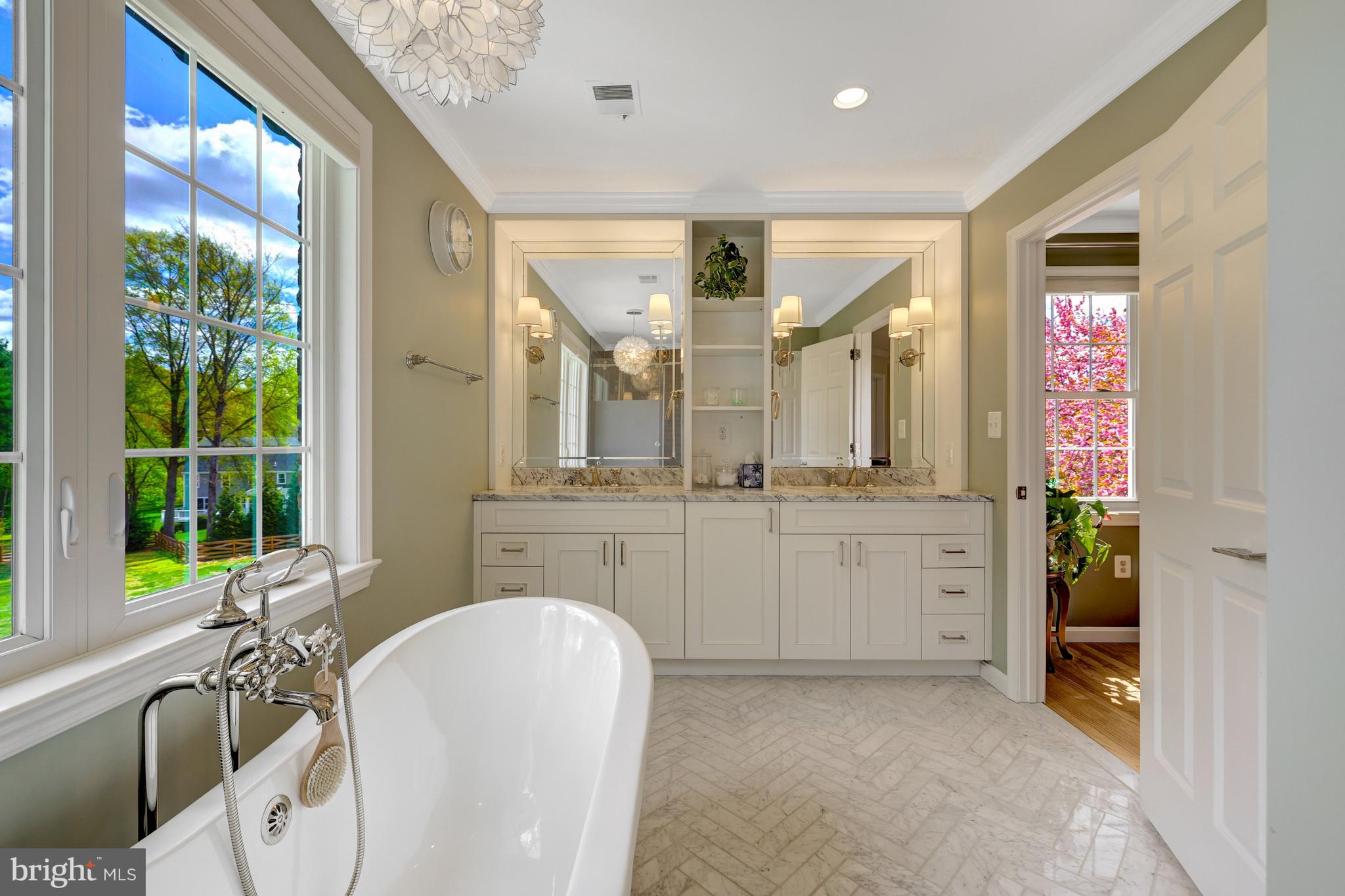 CANTERBURY WOODS - Residential