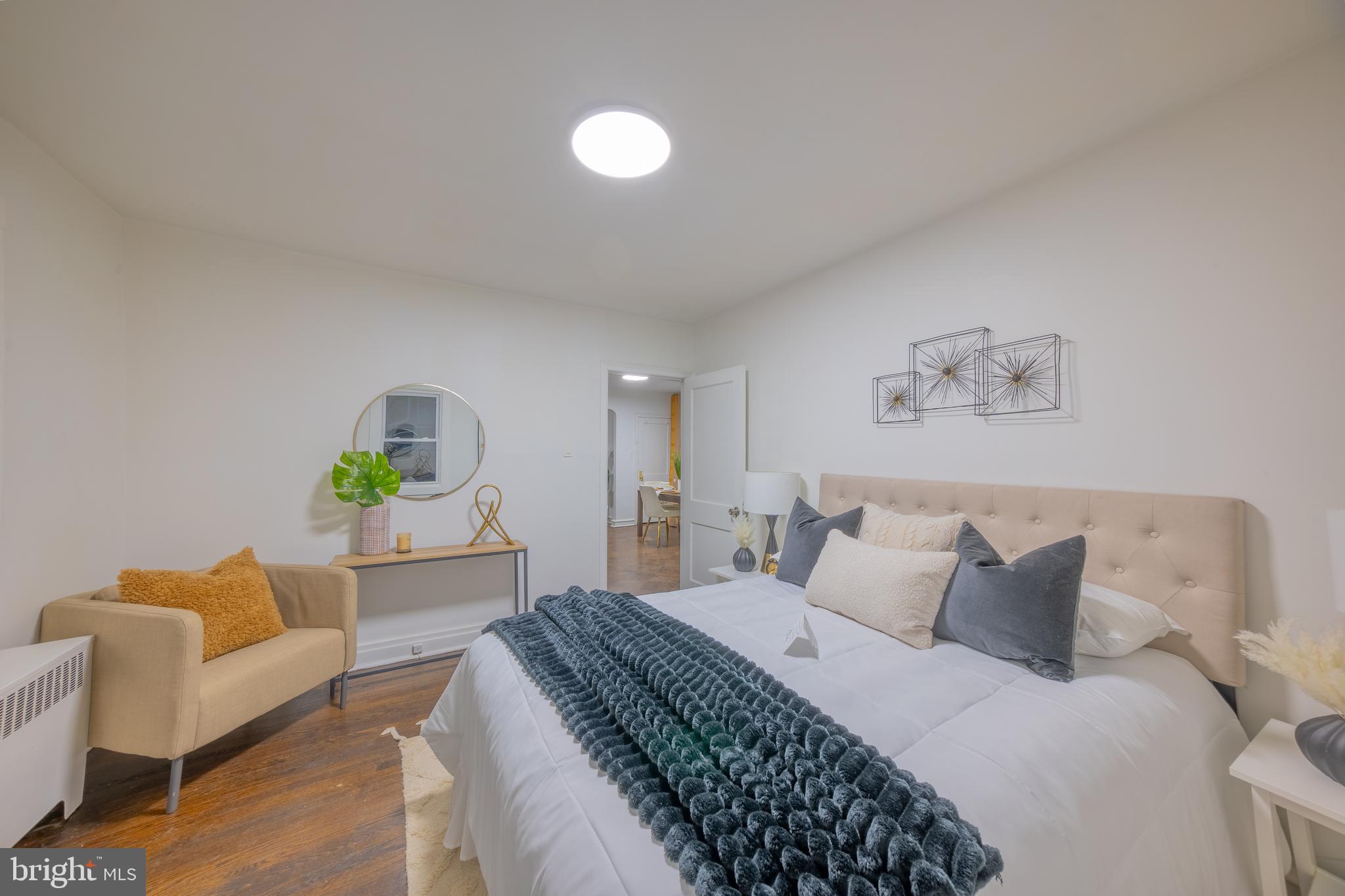 EAST OAK LANE - Residential Income